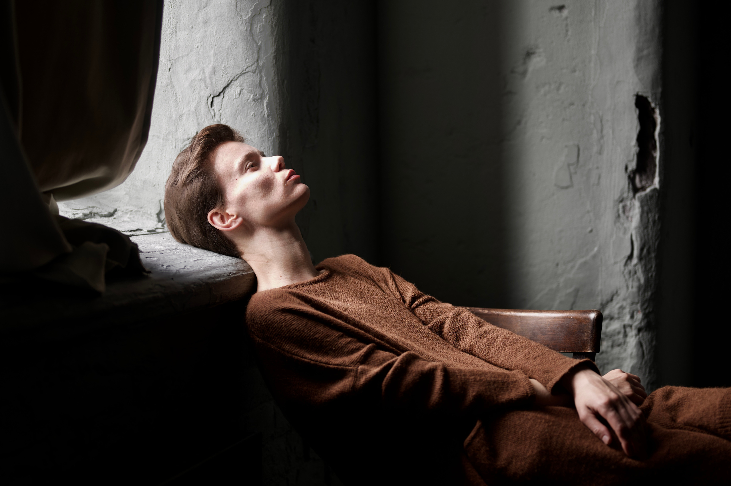 Фотосессия рук девушки в студии