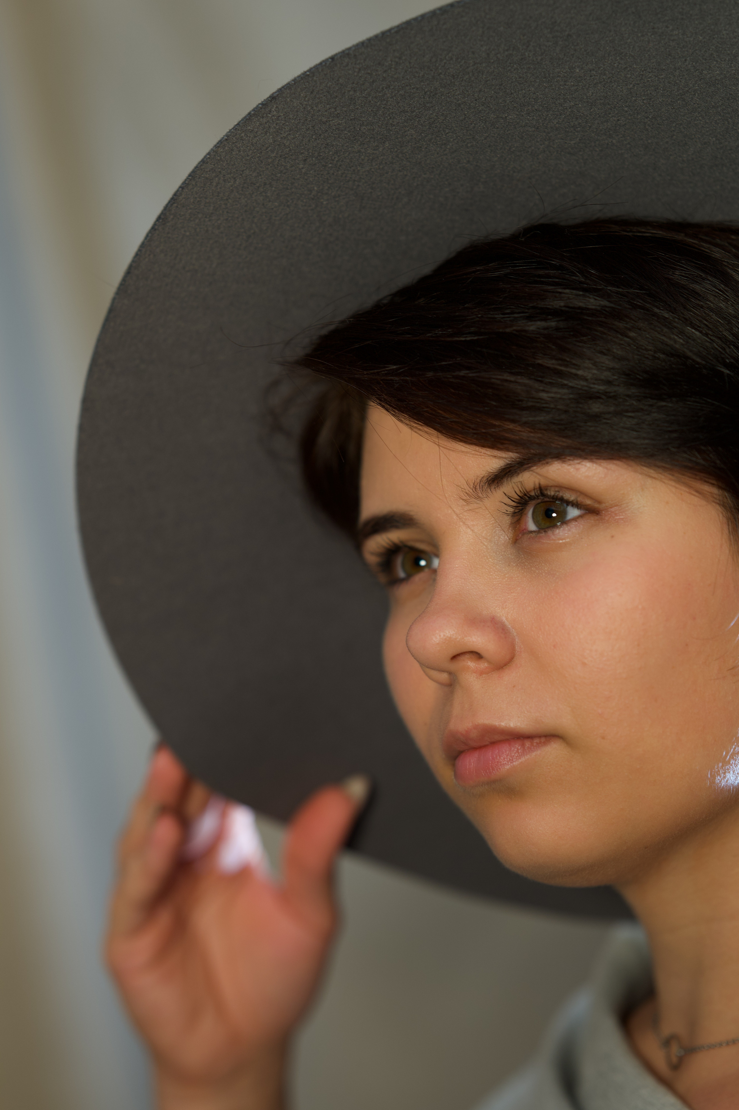 Портретная съёмка (фотосессия) девушки в шляпе