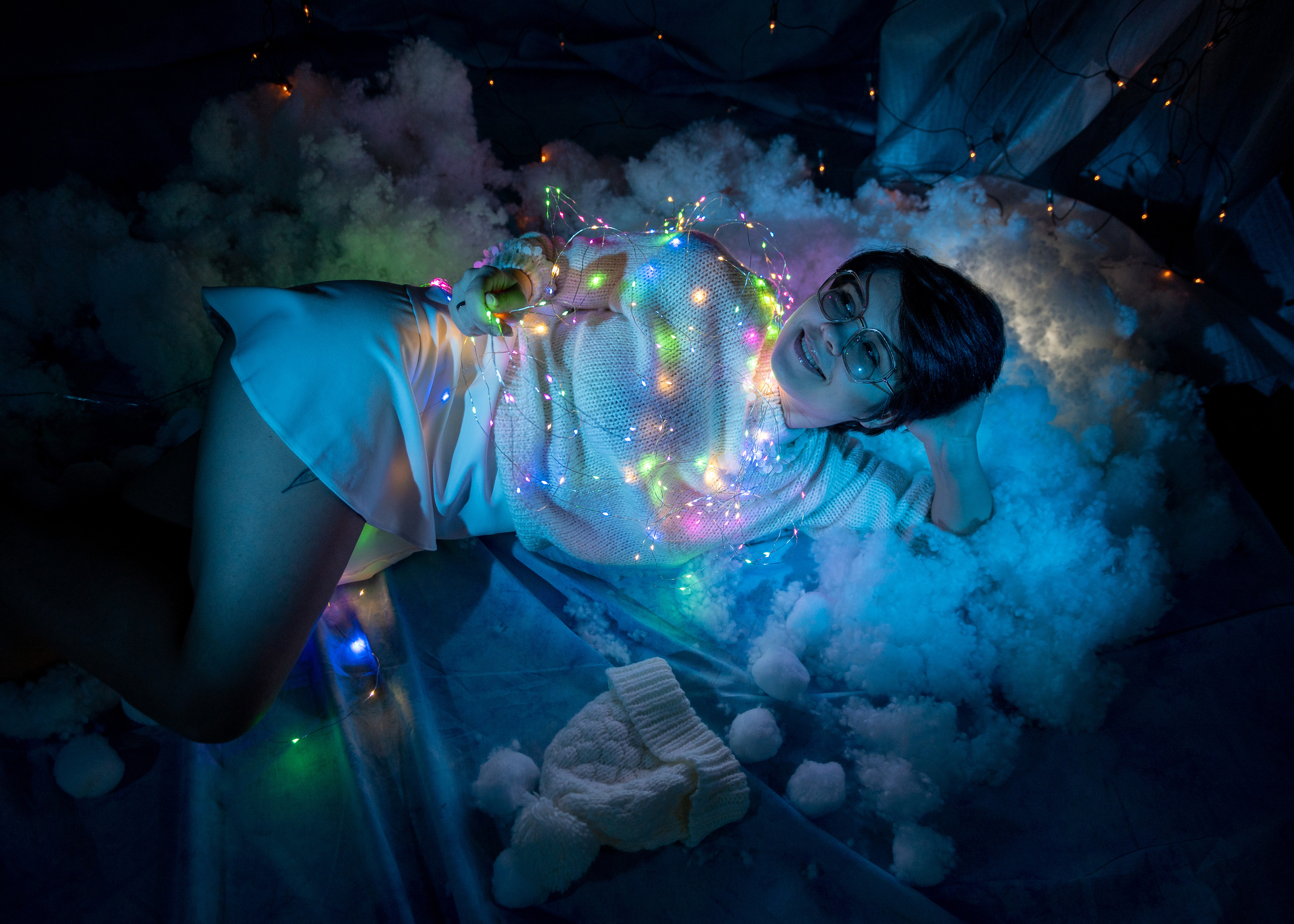 Новогодняя фотосессия с гирляндами в студии