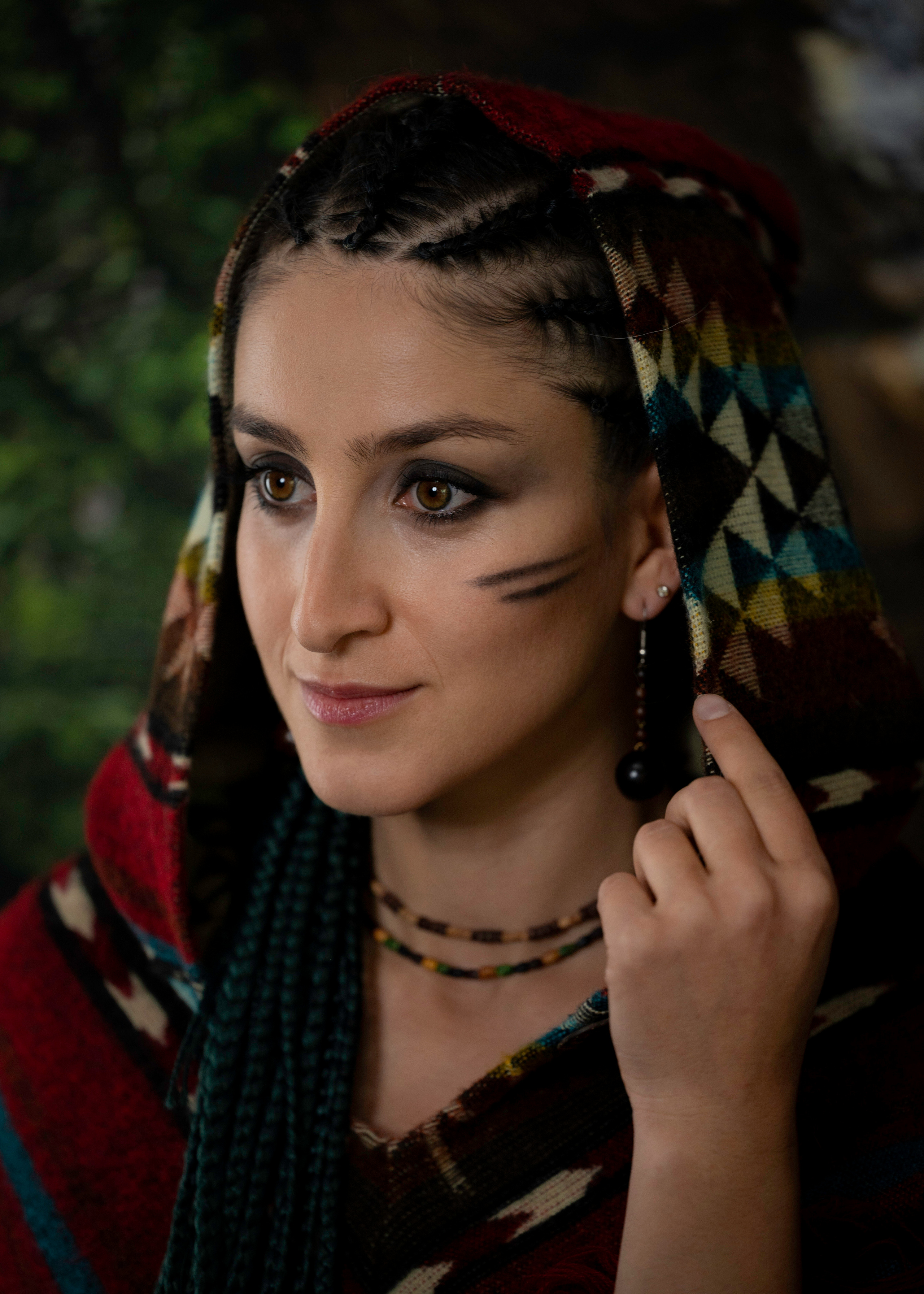 Студийная съёмка в образе девушки индейского племени