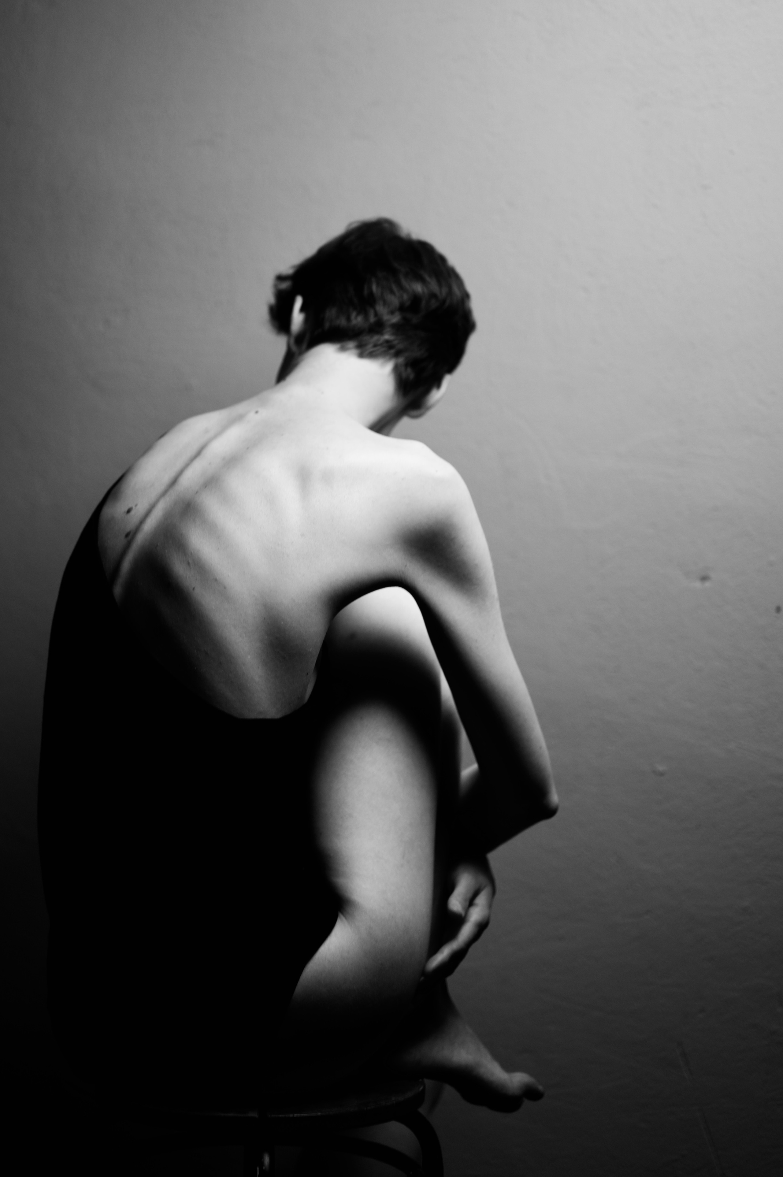 Фотосессия девушки с хрупким телом в студии