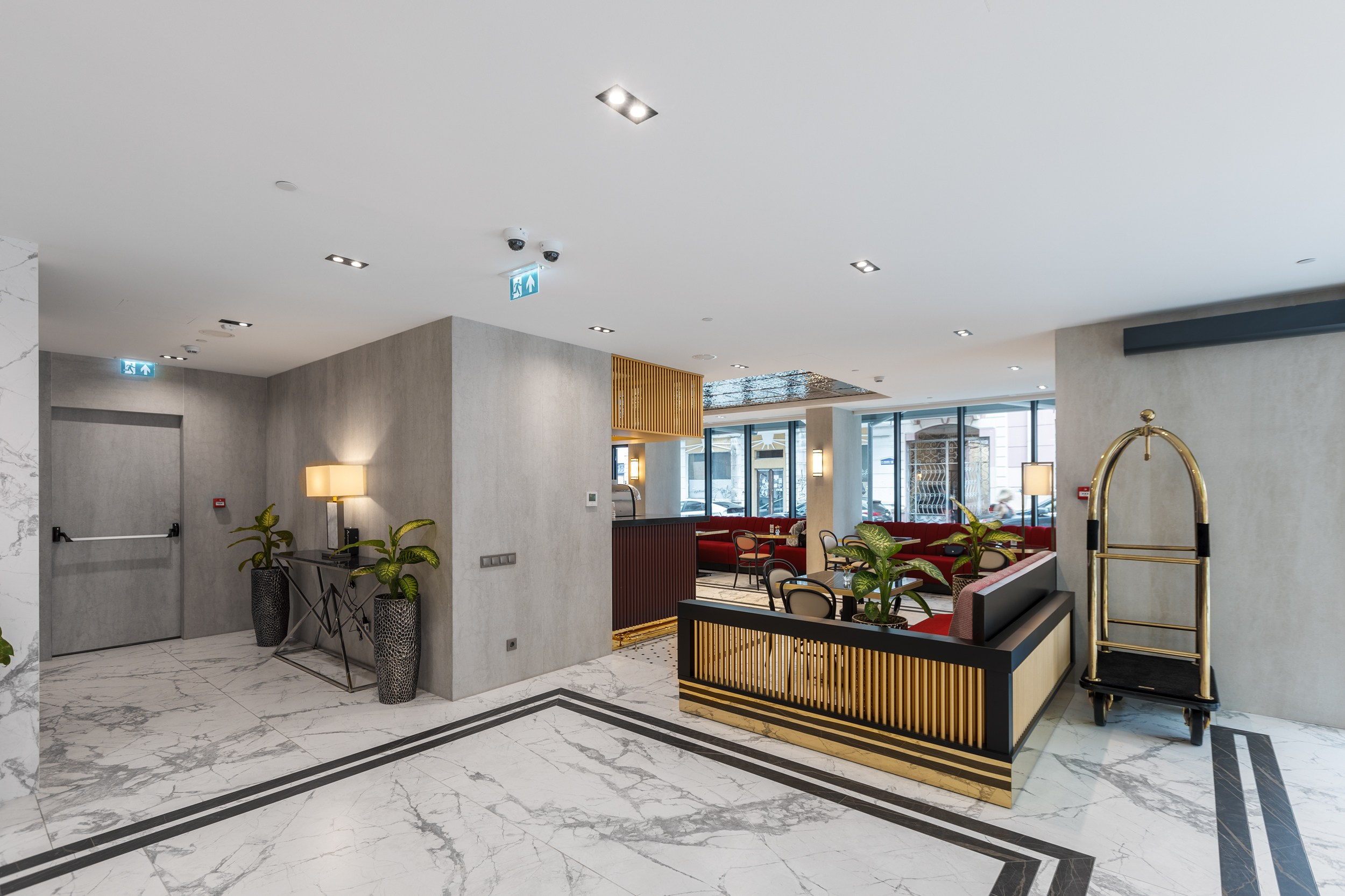 HOTEL PIAZZA EPIGRAPH (BATUMI). Режиссёр, клипмейкер, фотограф — Андрей Охота