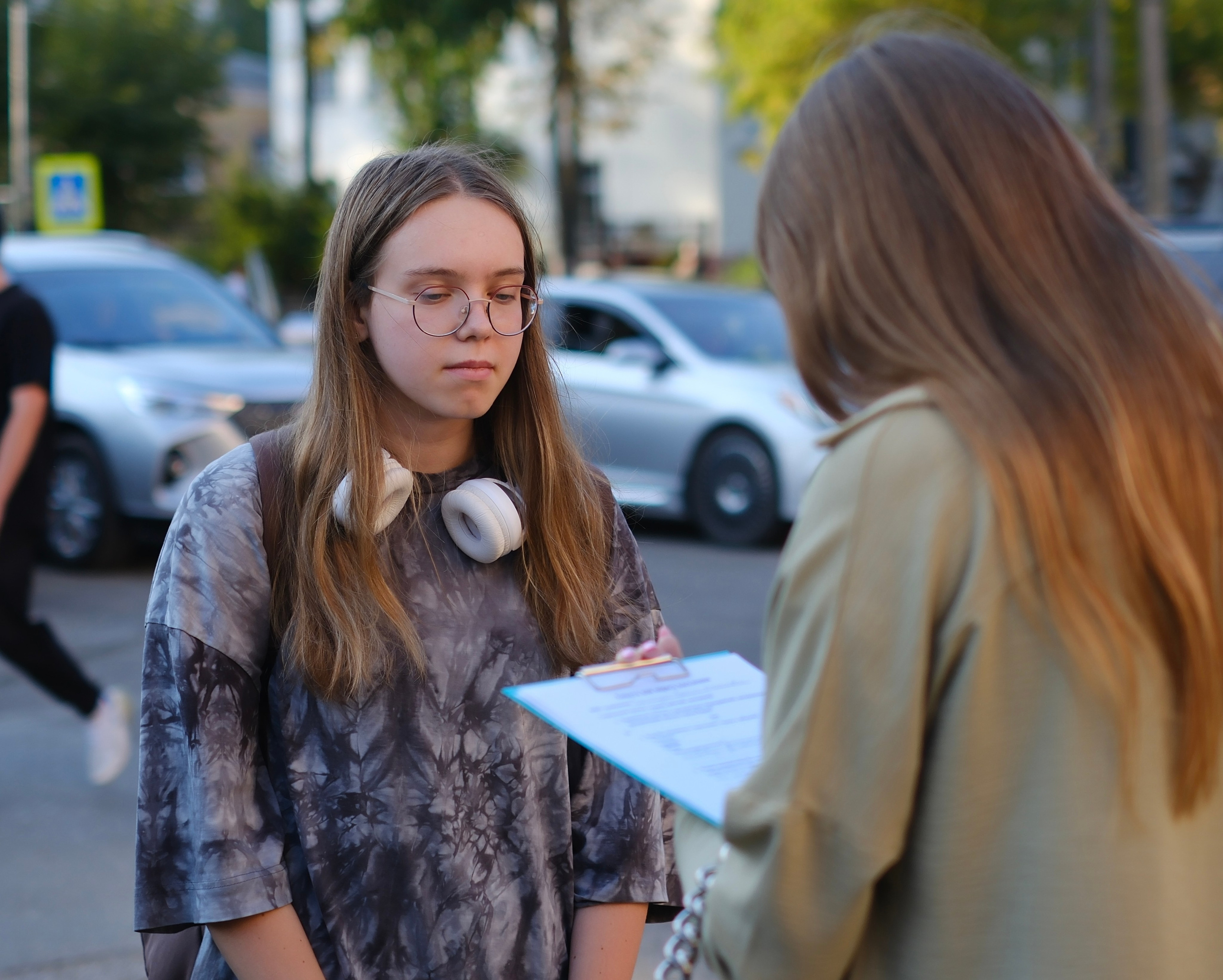 Социальный опрос для партии. Репортаж с возложения цветов 23.02.2023