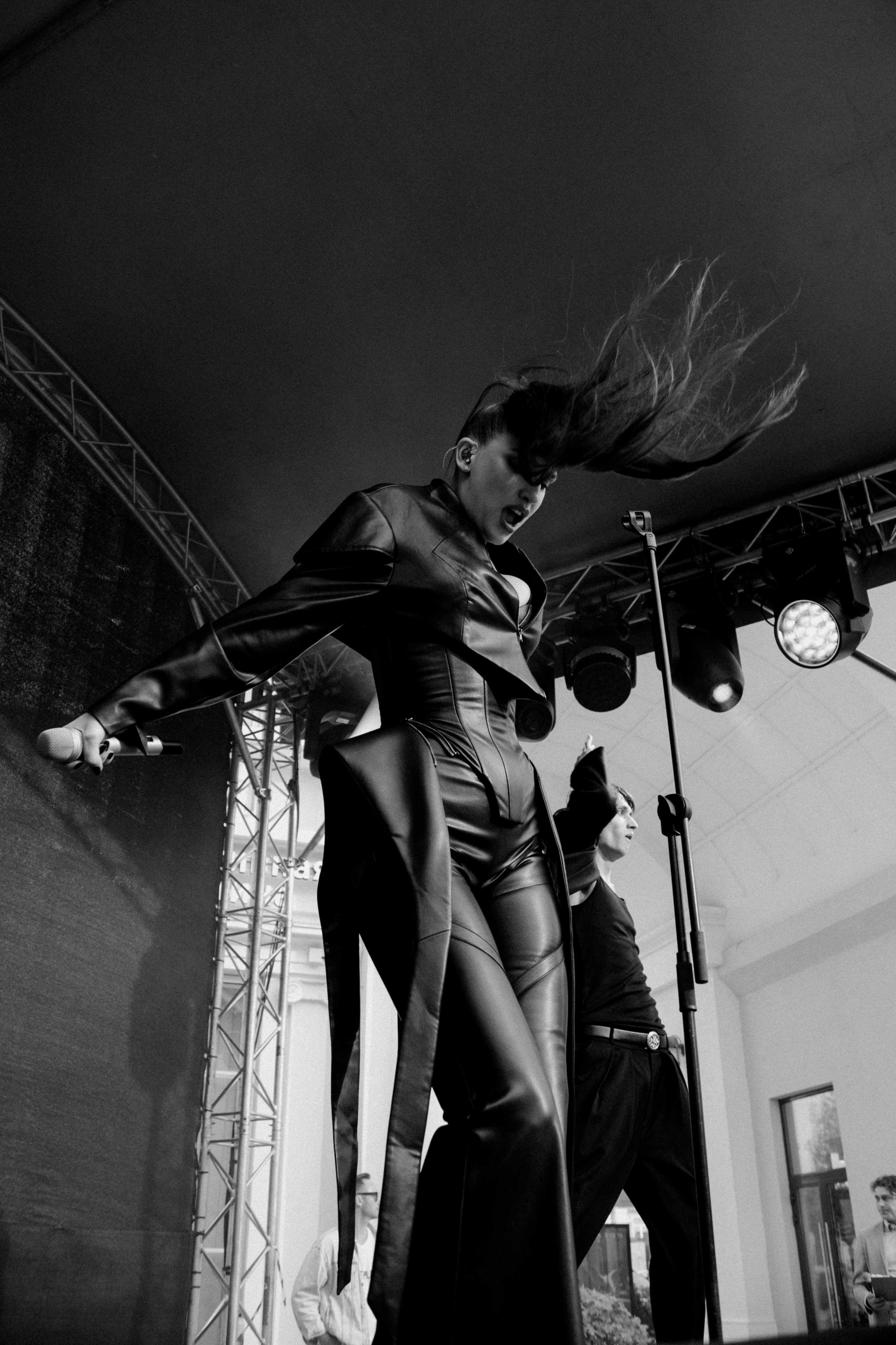 OK Mag SUMMER FEST 2025. Бэкстейдж и репортажный фотограф в Москве Артем Онацко