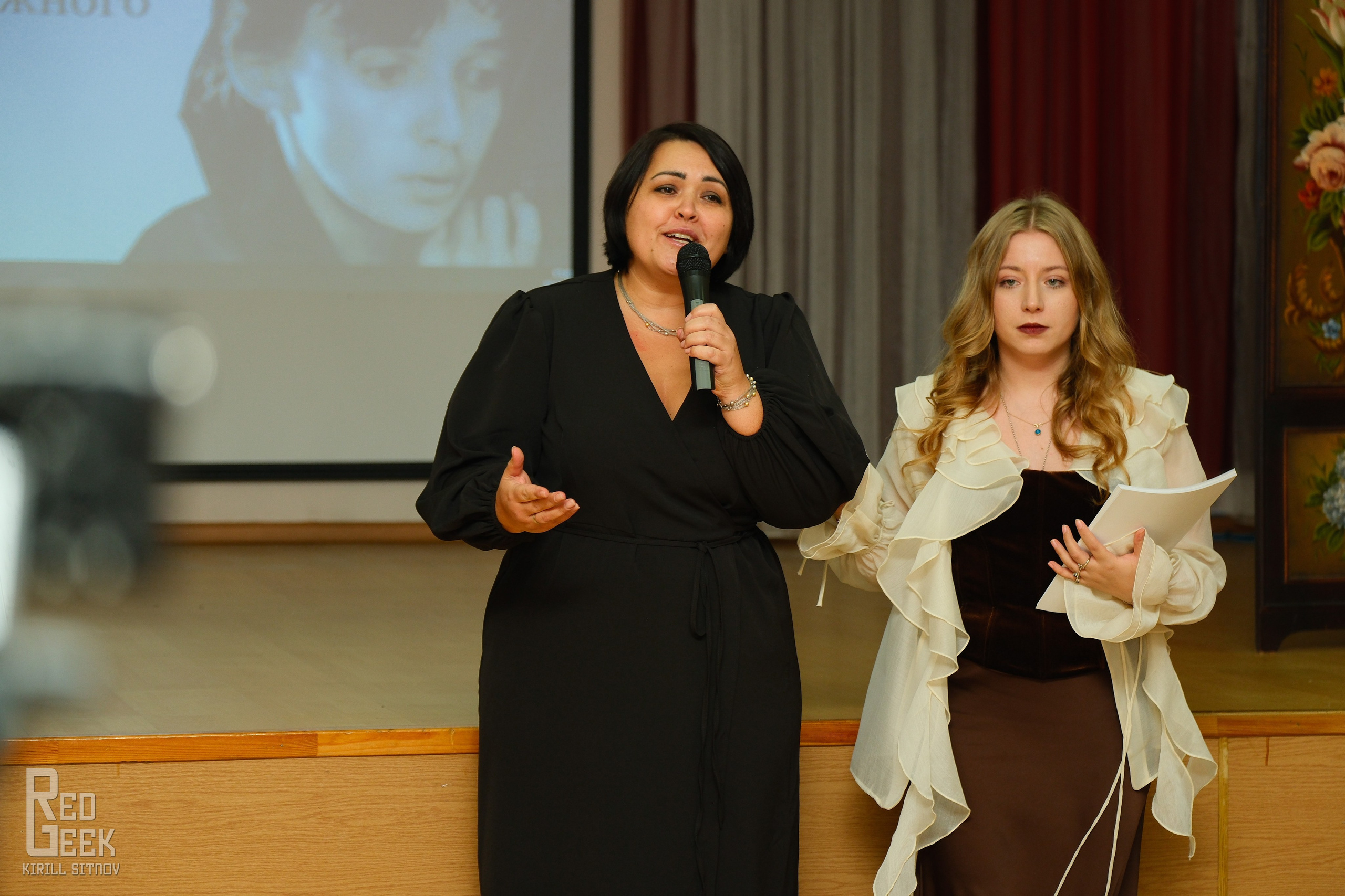 Два ведущих обсуждают процесс съёмок ремейка фильма «Вам и не снилось!»