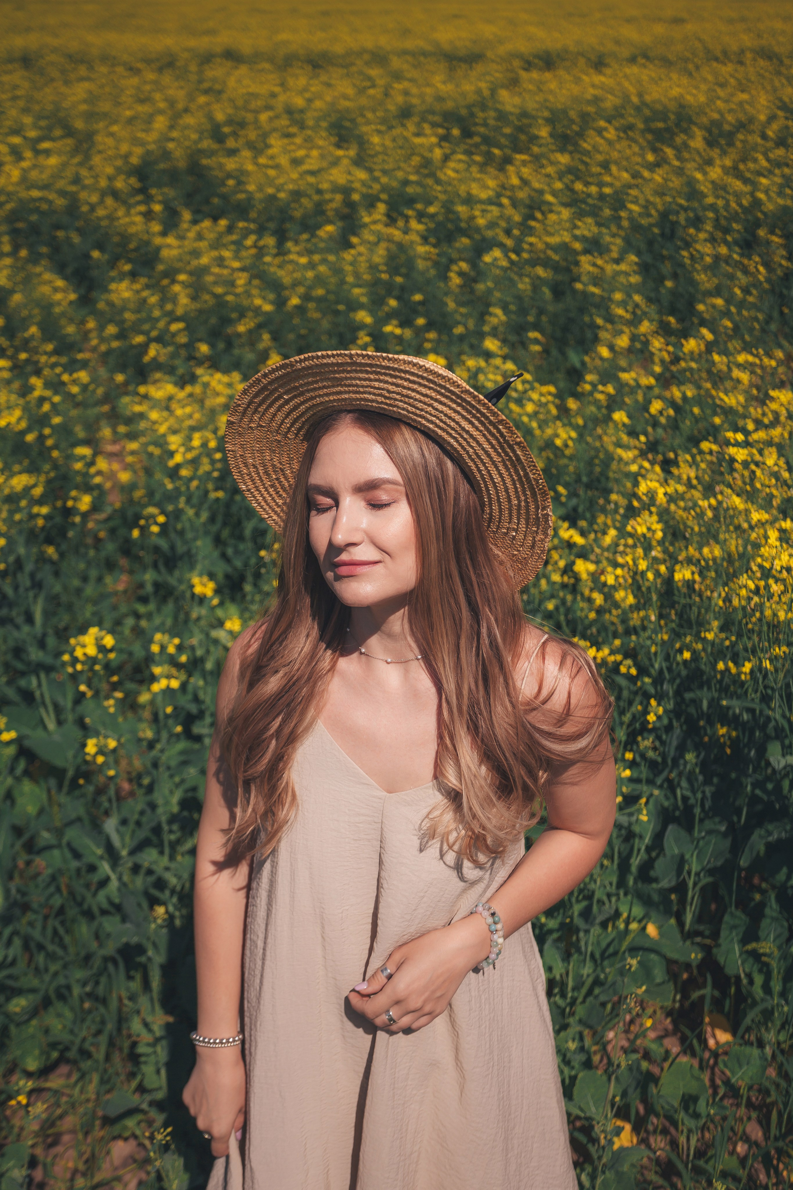 Рапсовое поле. Семейный и художественный фотограф в Тюмени Юлия Логинова