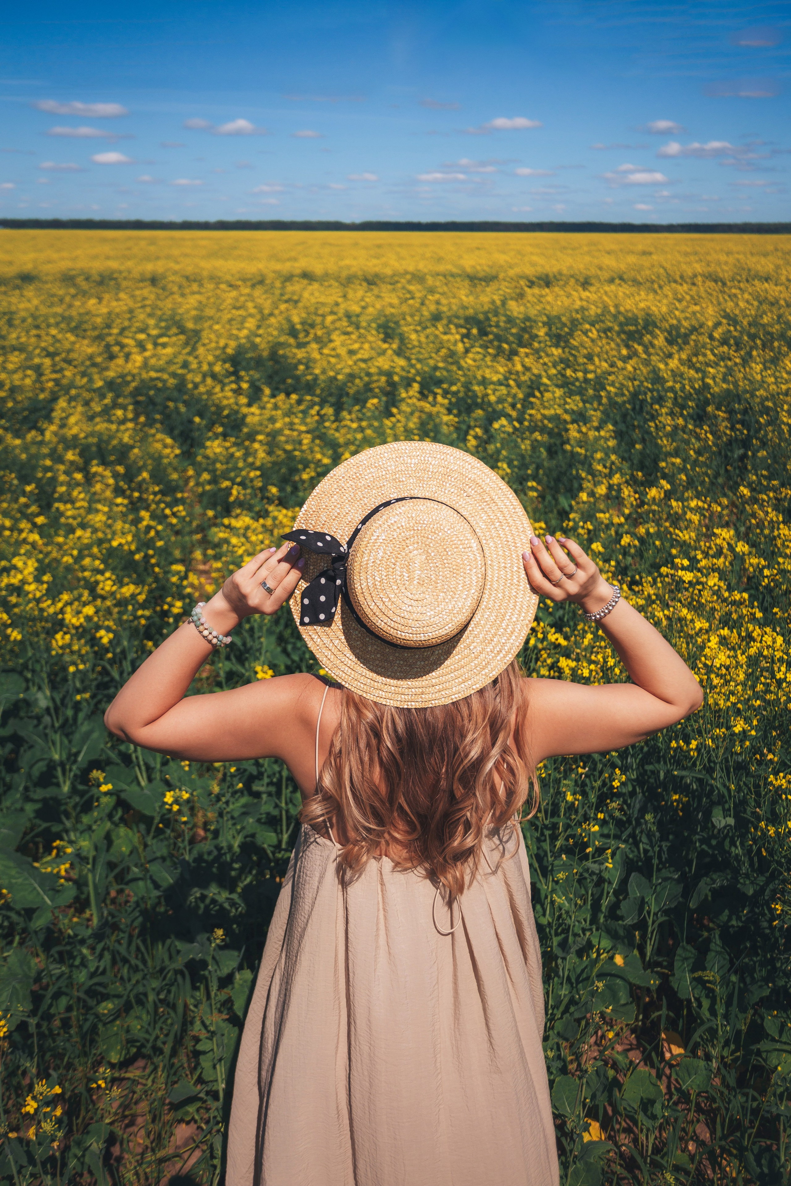 Рапсовое поле. Семейный и художественный фотограф в Тюмени Юлия Логинова