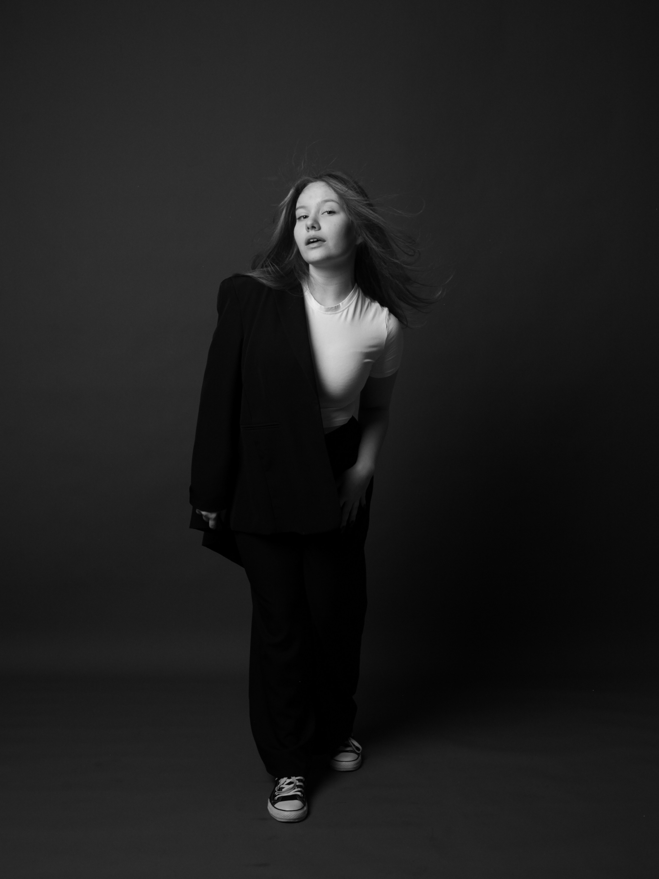 СЕРЫЙ ФОН | АВТОПОРТРЕТНАЯ. YourSelf.photostudio | автопортретная фотостудия ТОЛЬЯТТИ