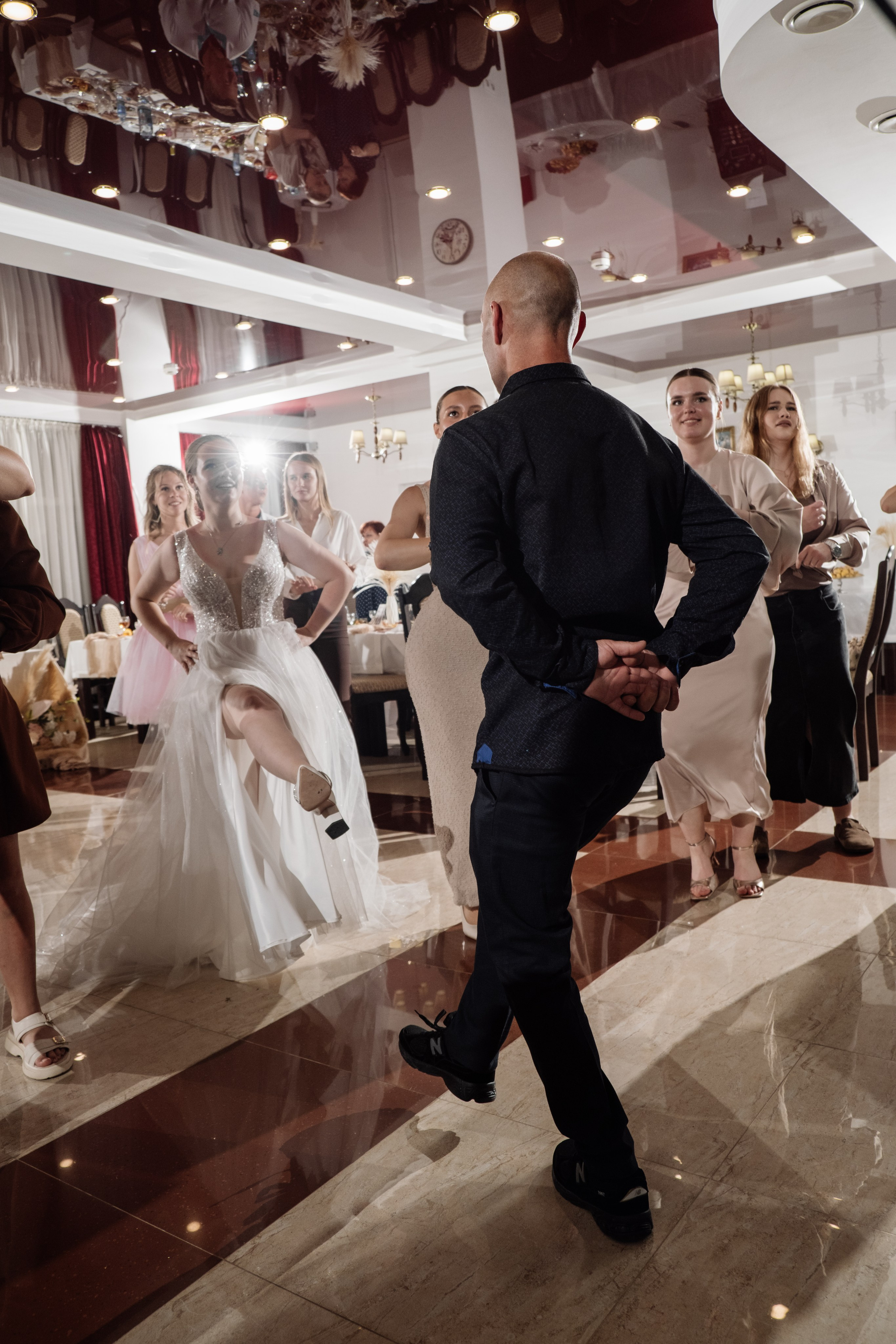 Свадебный ретопртаж. Профессиональная фотосъемка в Крыму. Натуральные эмоции и живые кадры. Забронируйте дату прямо сейчас!