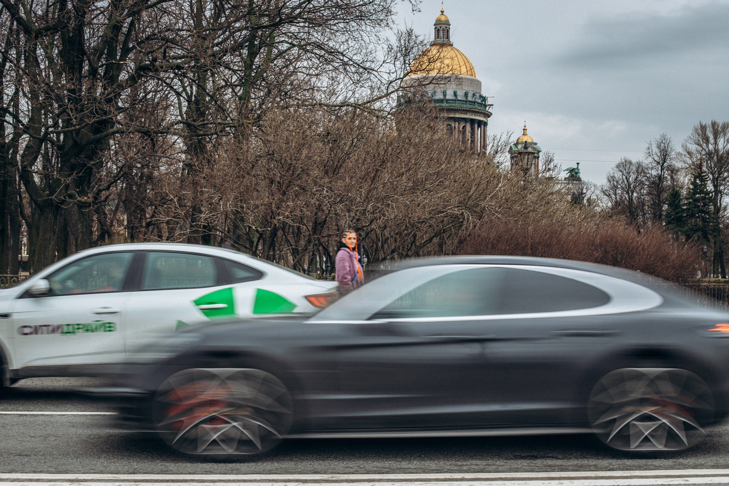 Лиза в апреле. Фотопрогулка в Петербурге. Индивидуальный и семейный фотограф в Санкт-Петербурге