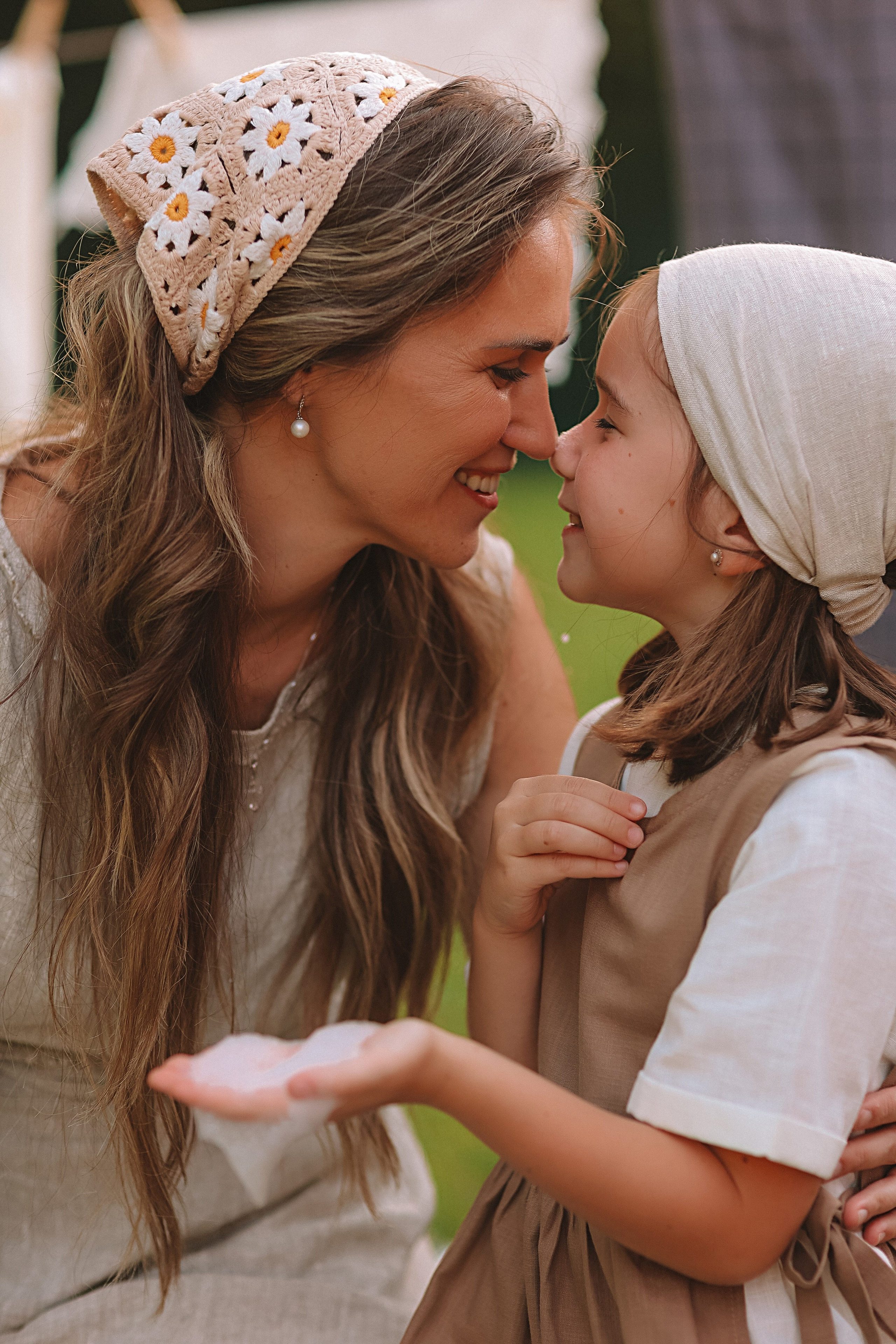 Стирка у дома. Семейный фотограф Тюмень, фотограф на роды Салмина Мария