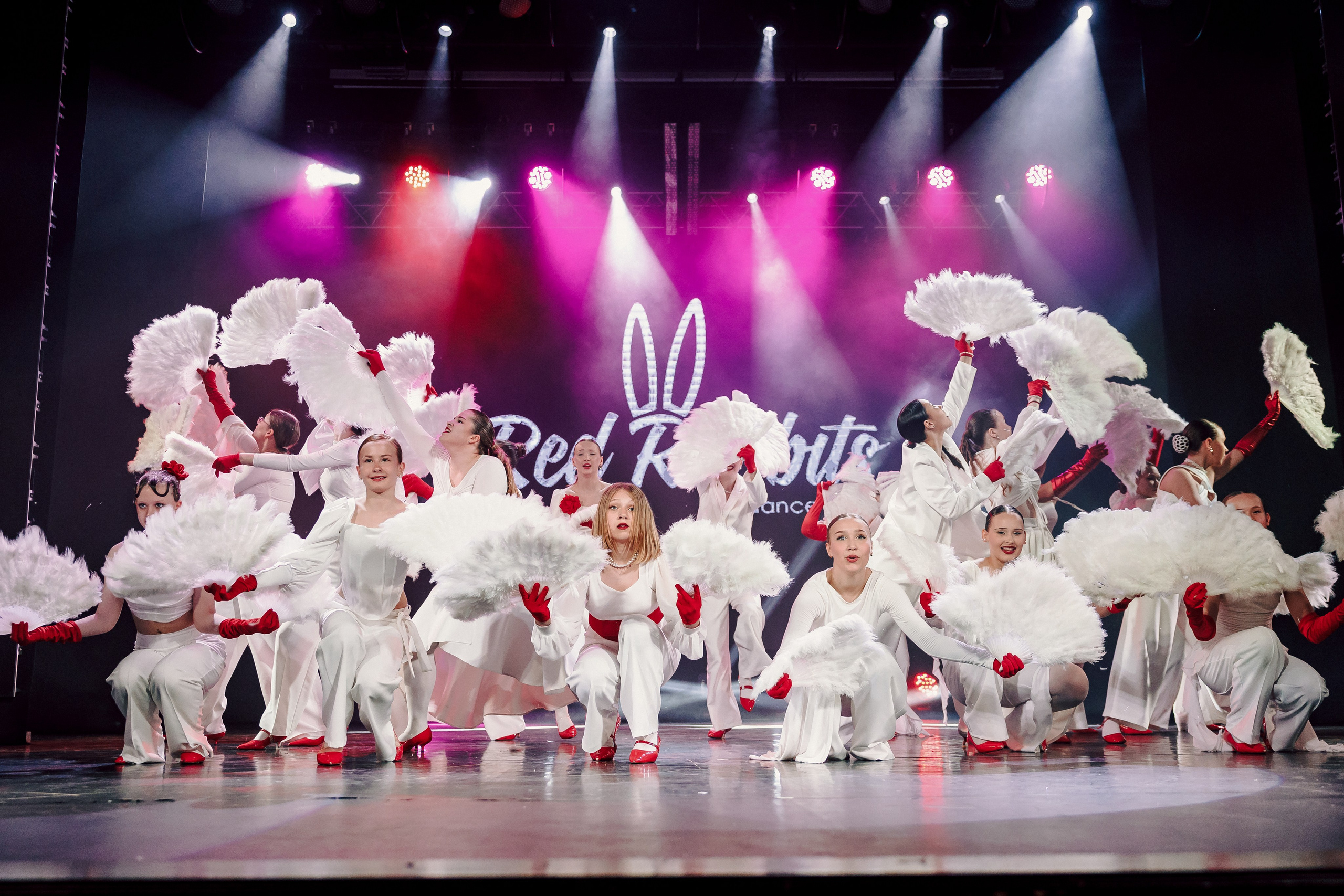 Отчётный концерт танцевальной школы «Red Rabbits» 2025. Лёшка Варзегов — фотограф