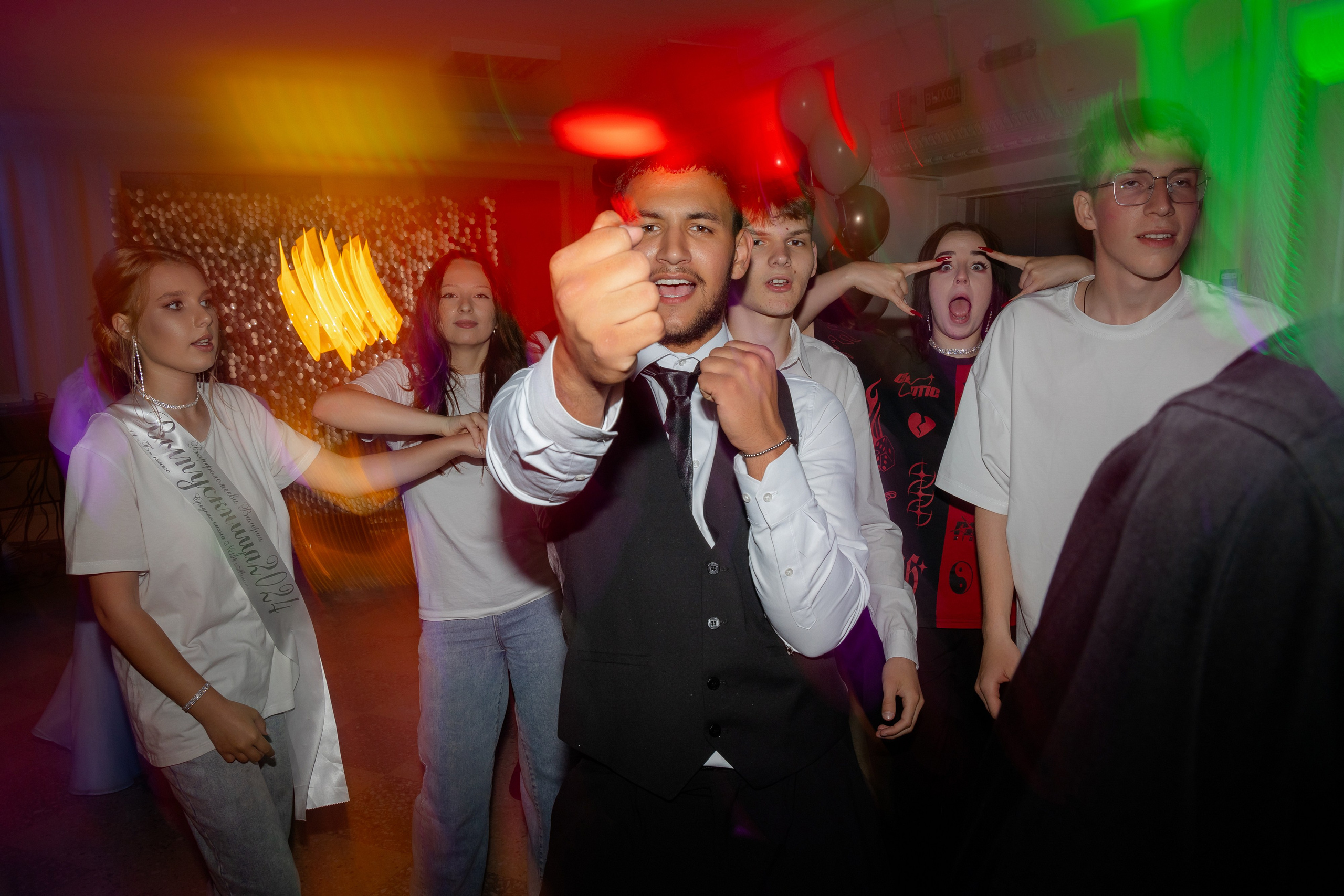 Школьный выпускной 2024 год в Соколе (Минск). Свадебный фотограф в Минске/Беларуси Сергей Спиридонов