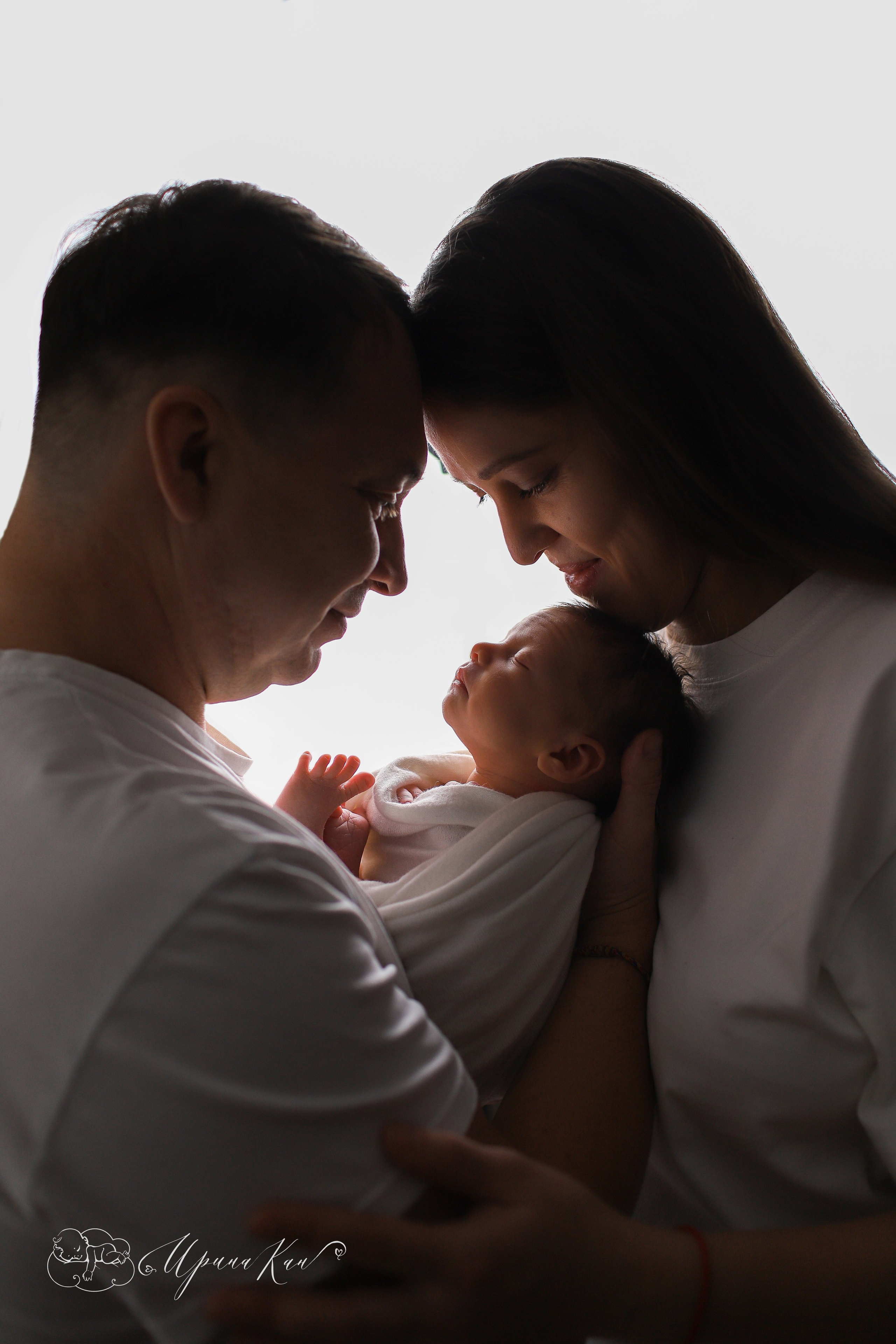 Новорожденные фото с родителями. Ирина Кан Фотограф новорожденных в Екатеринбурге