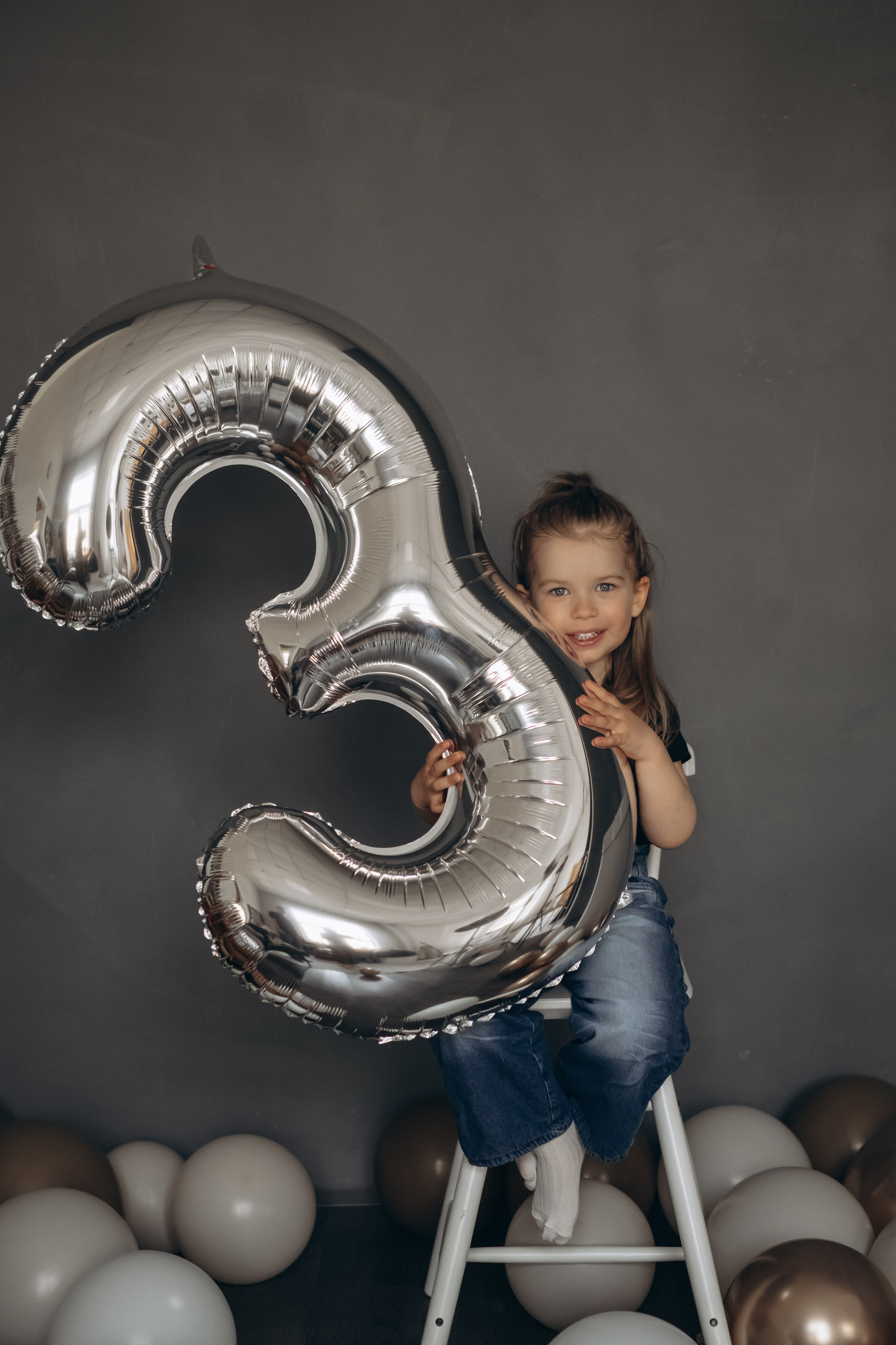 Фотосессия «День рождения» в минималистичной студии. Фотограф Новосибирск Анна Рождественская