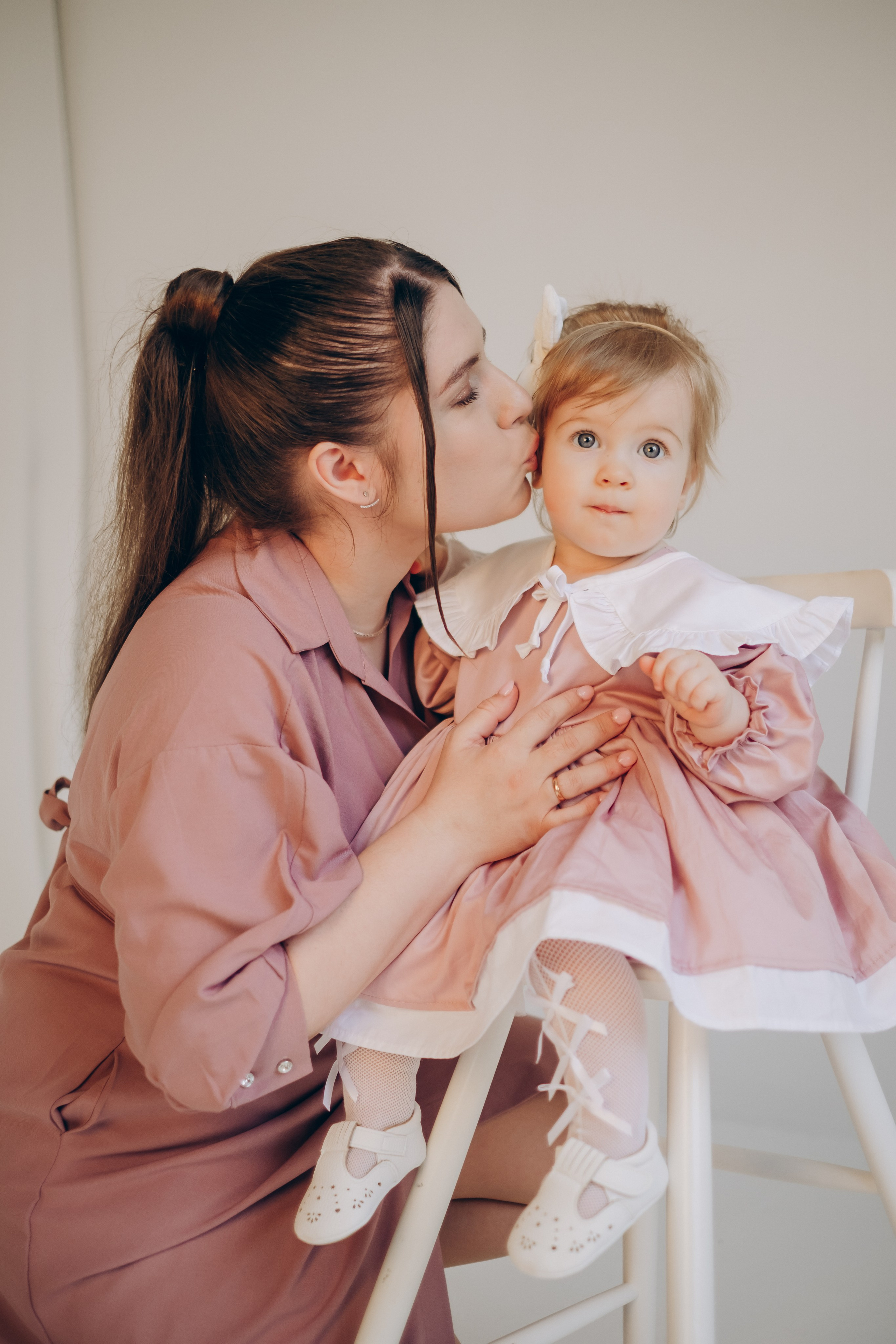 Фотосессия «День рождения» в минималистичной студии. Фотограф Новосибирск Анна Рождественская