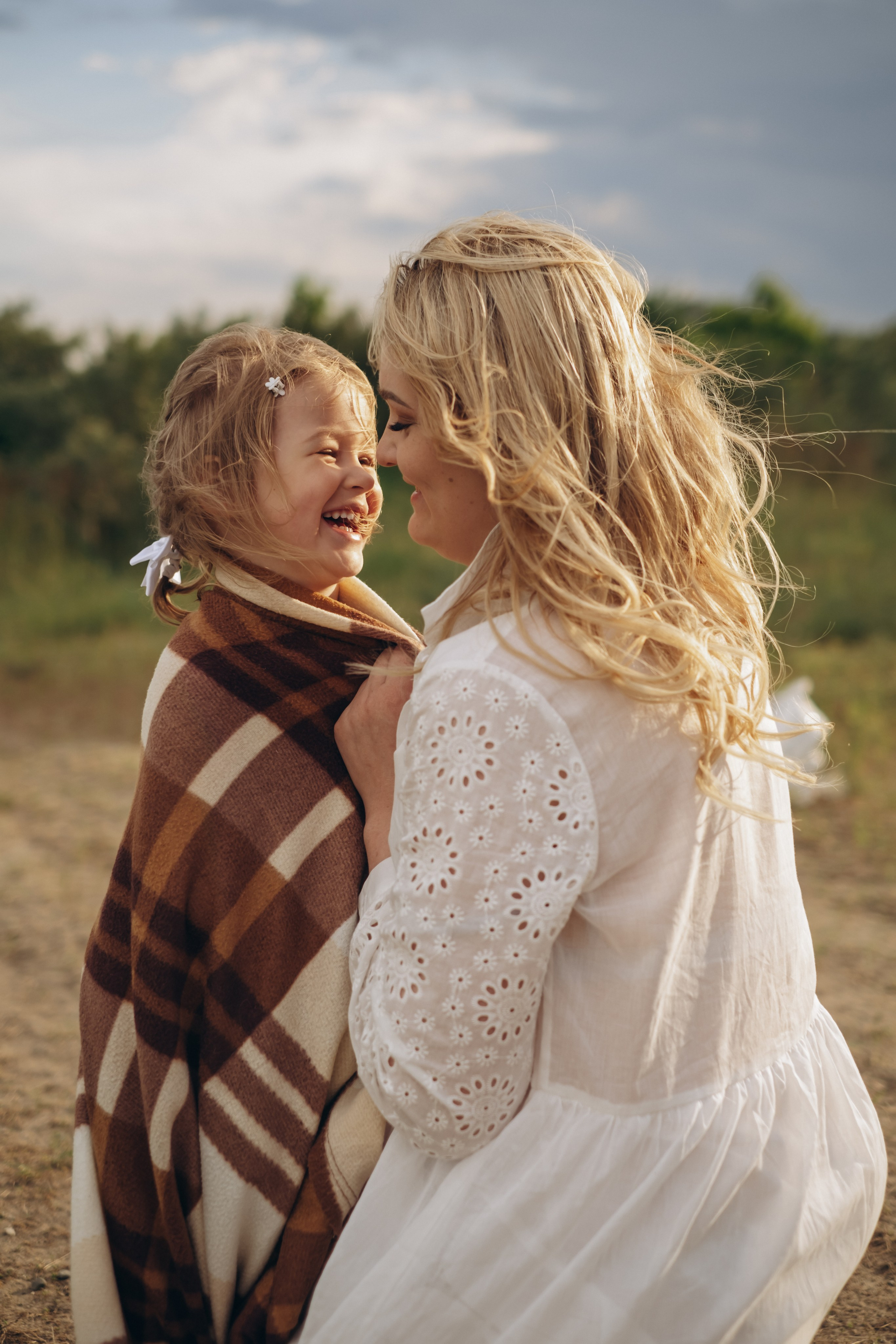 Прогулочная у моря. Мама и дочь. Фотограф Новосибирск Анна Рождественская
