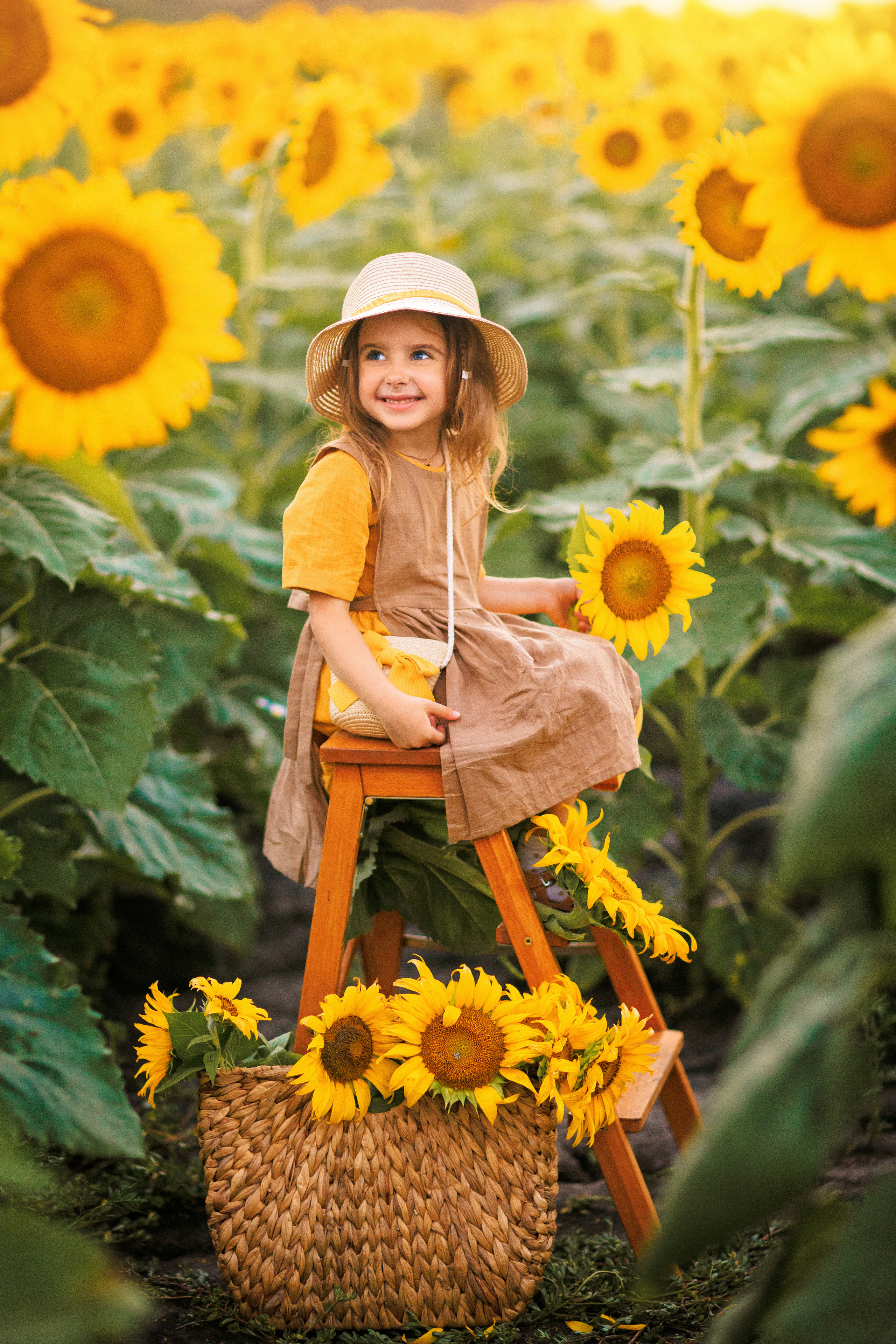 Фотосессия в подсолнухах в Краснодаре. Семейный и детский фотограф в Краснодаре Анна Трашкова