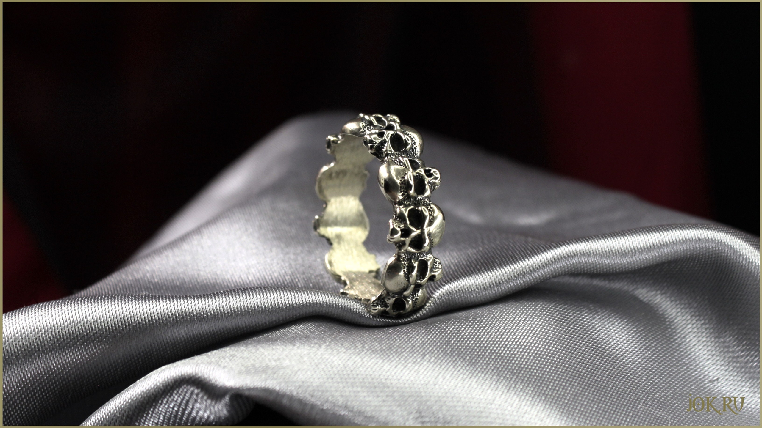 Магазин Joker-Studio предлагает широкий ассортимент колец с черепами, выполненных в различных стилях и из разнообразных материалов