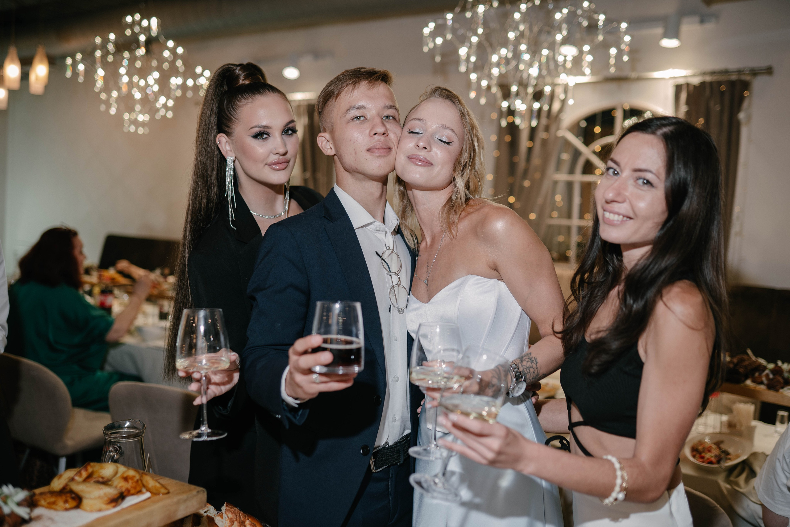 Нанфу и Александра. Первая встреча, лавстори, церемония и банкет. Фотограф Чита. Индивидуальные портреты, LoveStory, свадьбы