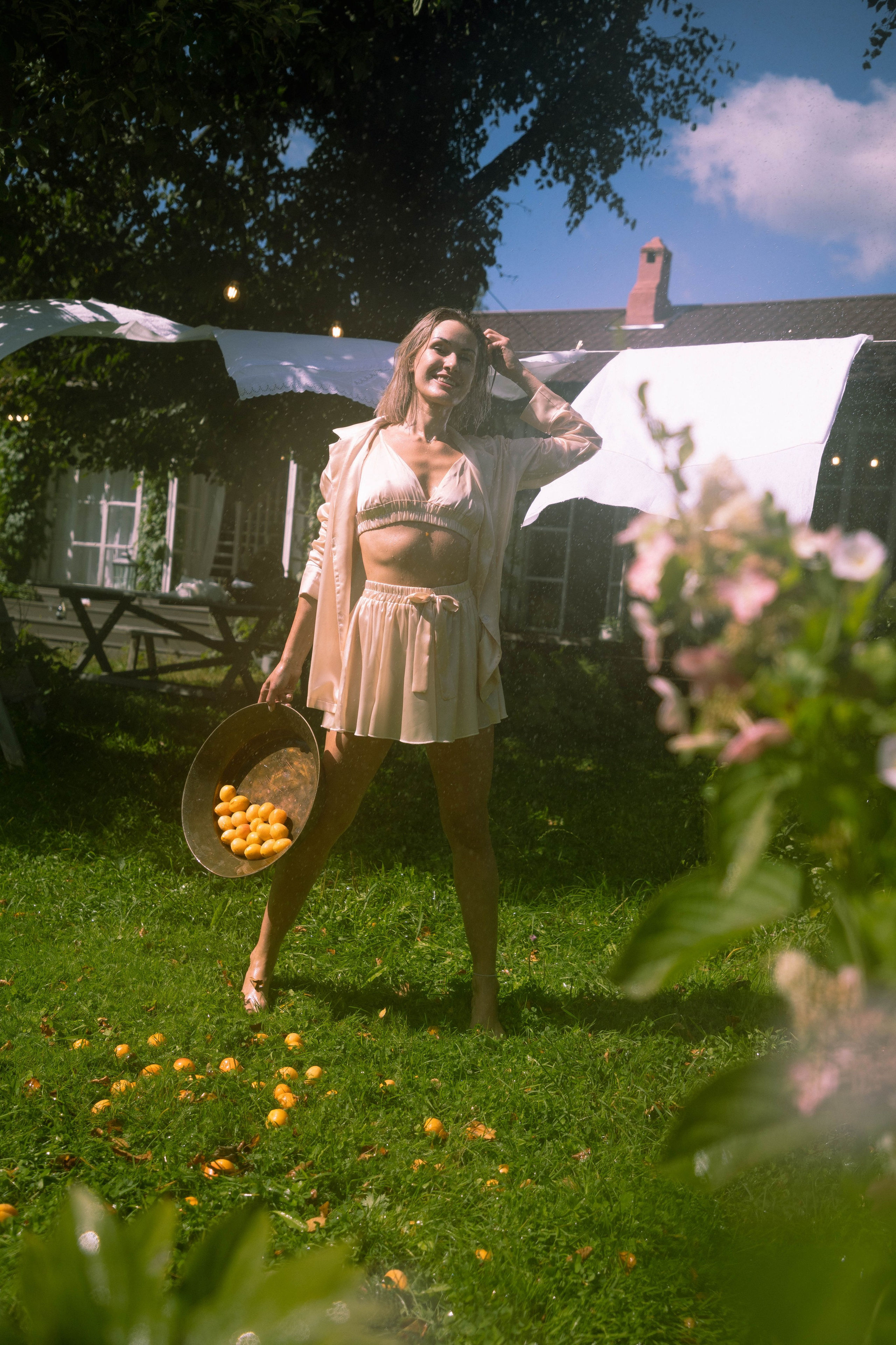 Девушка с персиками. Фотограф Анастасия Тихонова