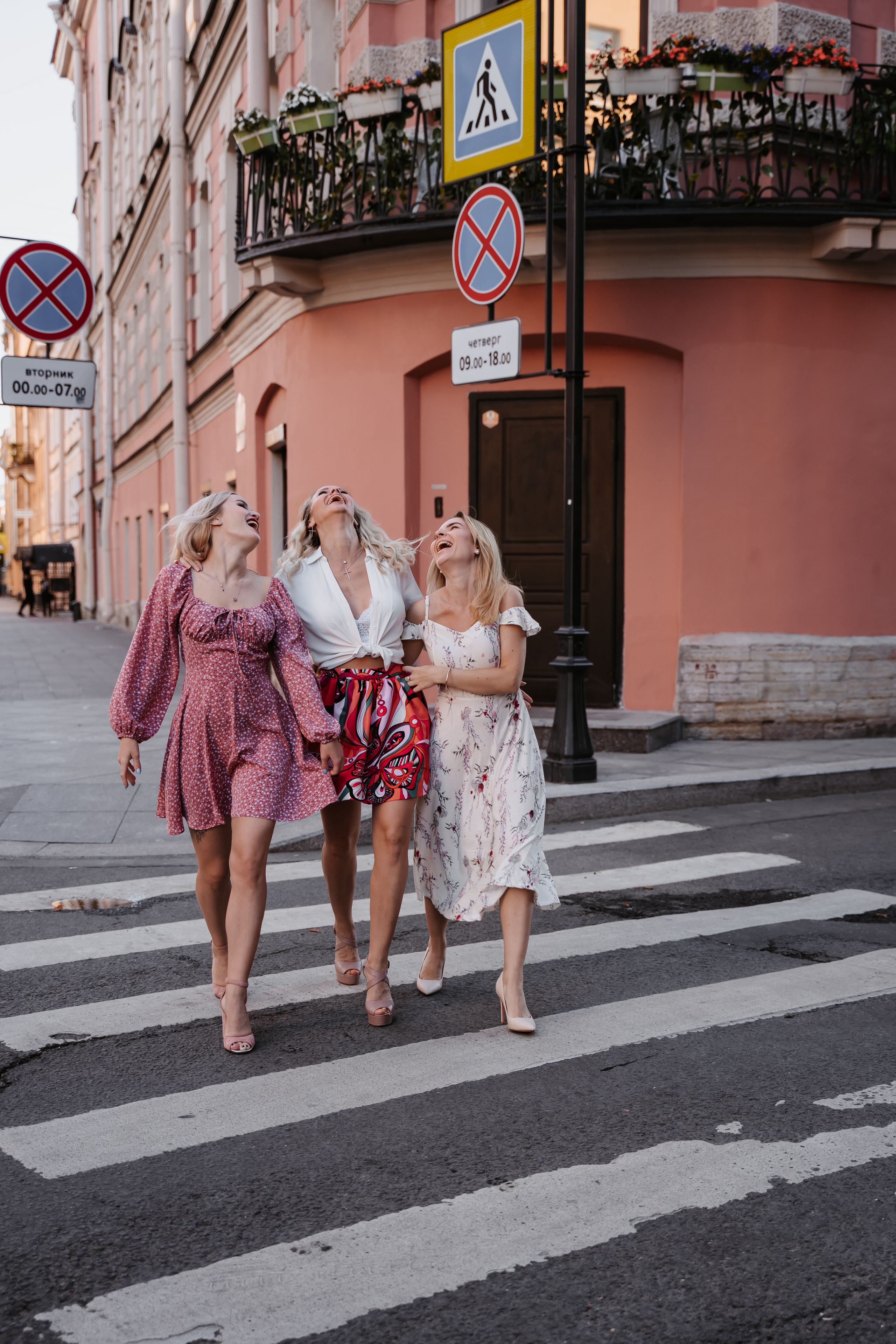 Девочки-прогулка. Главная