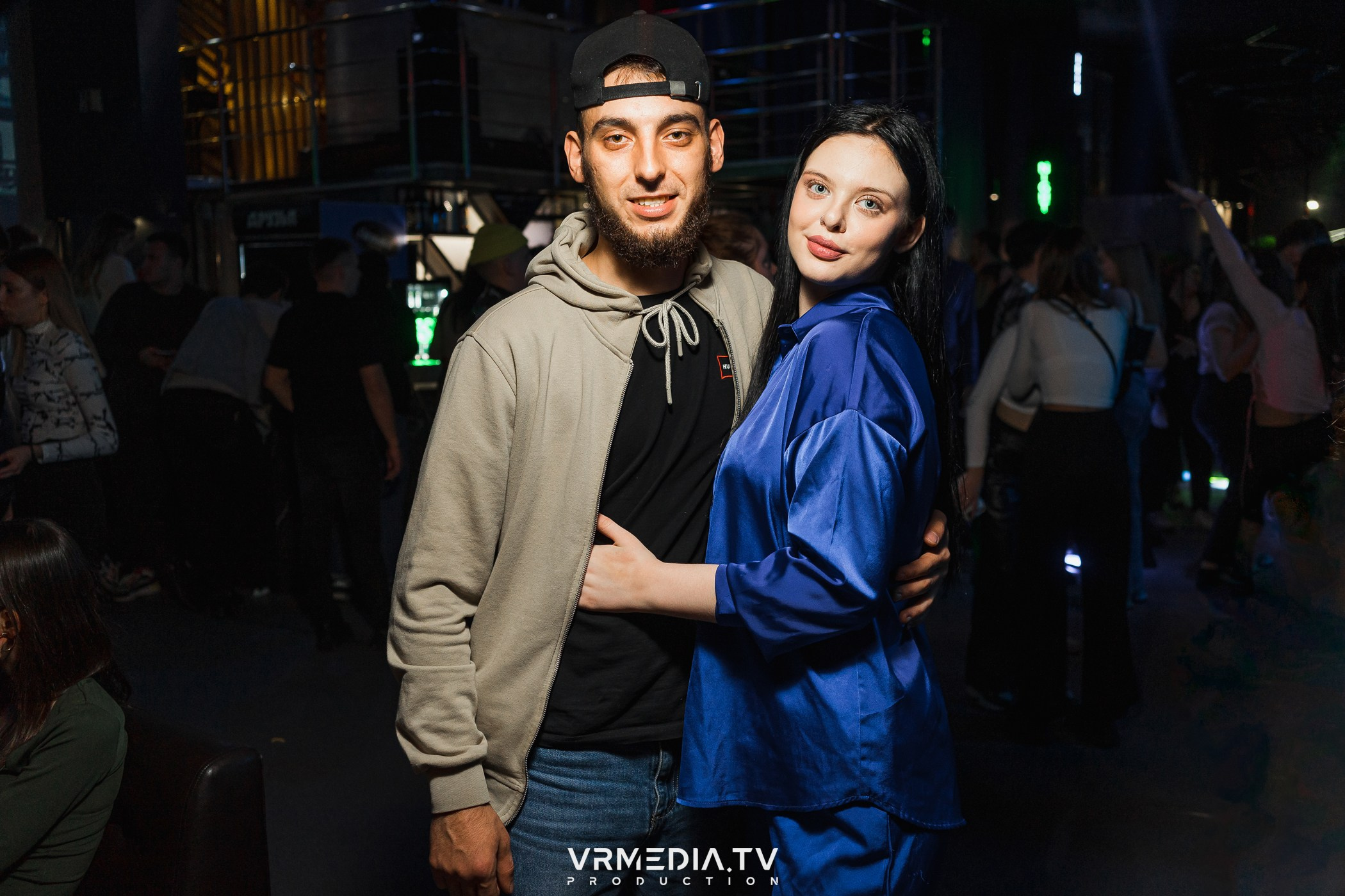 Бумажный дом в баре «Друзья»