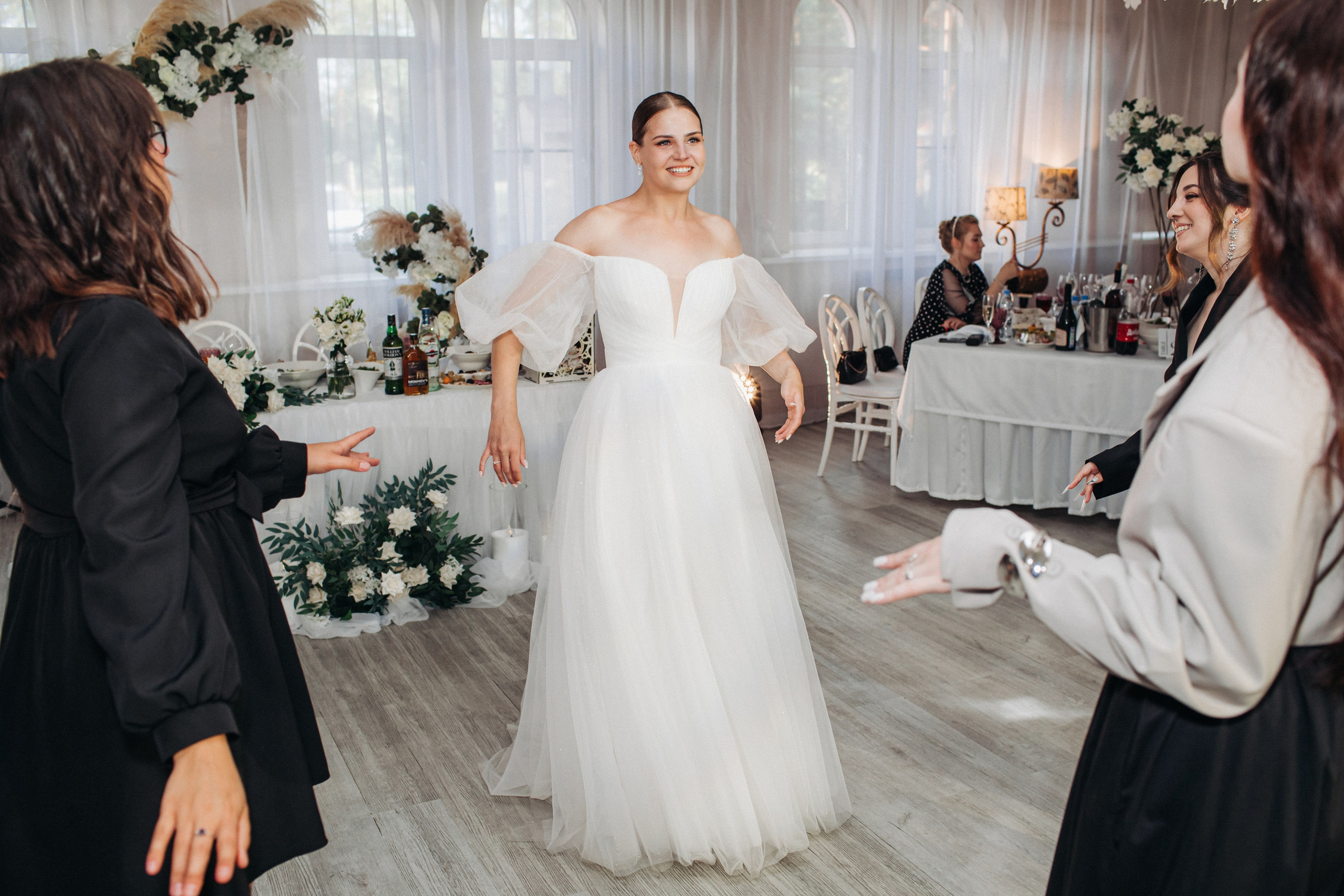 Vlad & Nadya (Saint-Petersburg, Russia). Destination wedding photographer Peter Letu