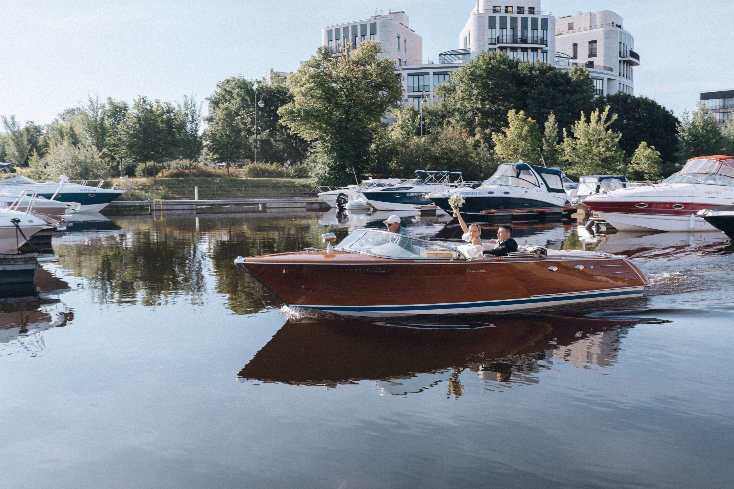 СВАДЕНБНАЯ СЬЕМКА НА КАТЕРЕ ПО КАНАЛАМ САНКТ-ПЕТЕРБУРГА И В АКВАТОРИИ НЕВЫ. Профессиональный фотограф, Санкт-Петербург — Виктория Богомолова