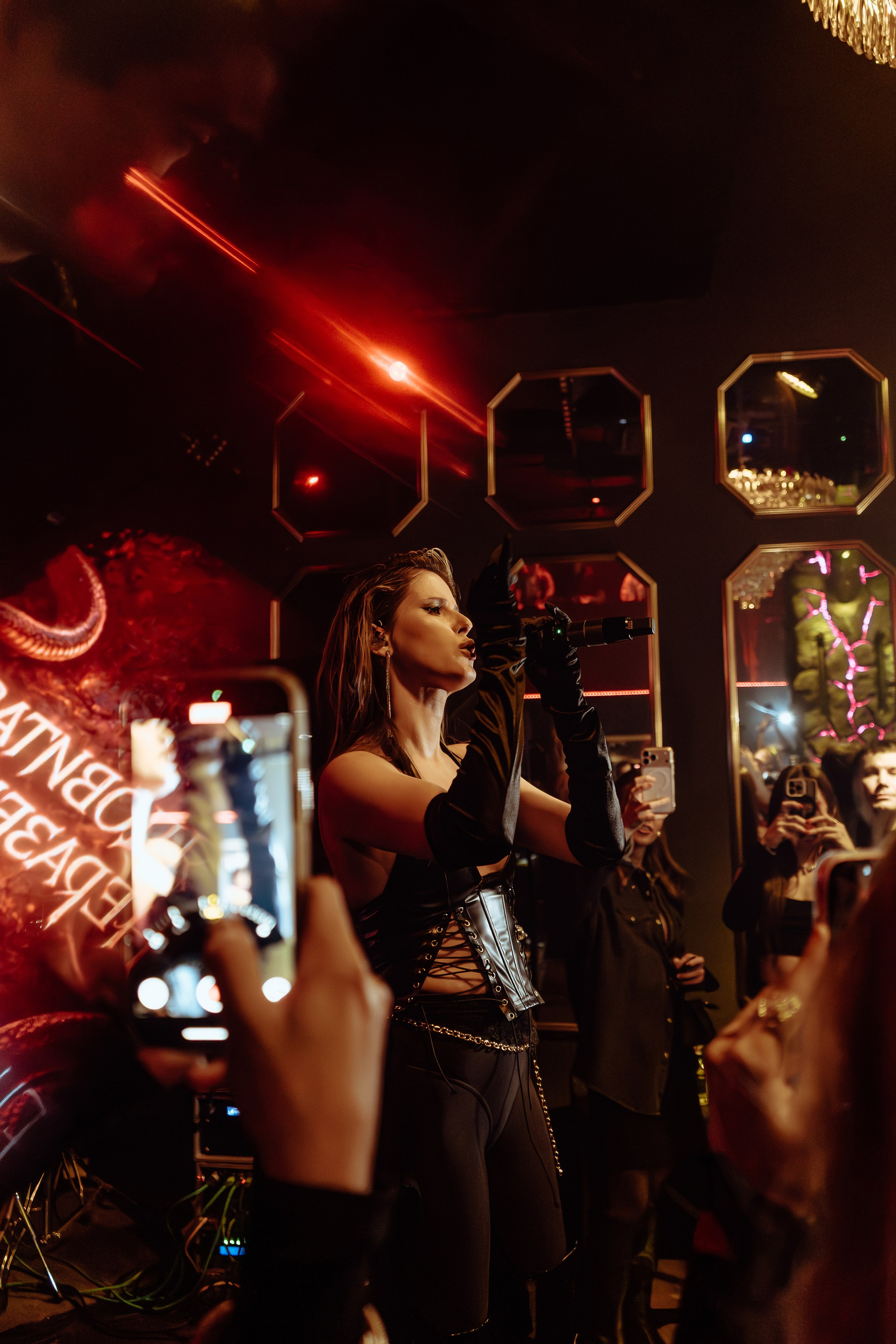 Репортжа с презинтации нового альбома певицы Elvira T — Ядовитая. Неразбитая. Никита Скрипник — ТЕАТР В СТИЛЕ ФЭШН