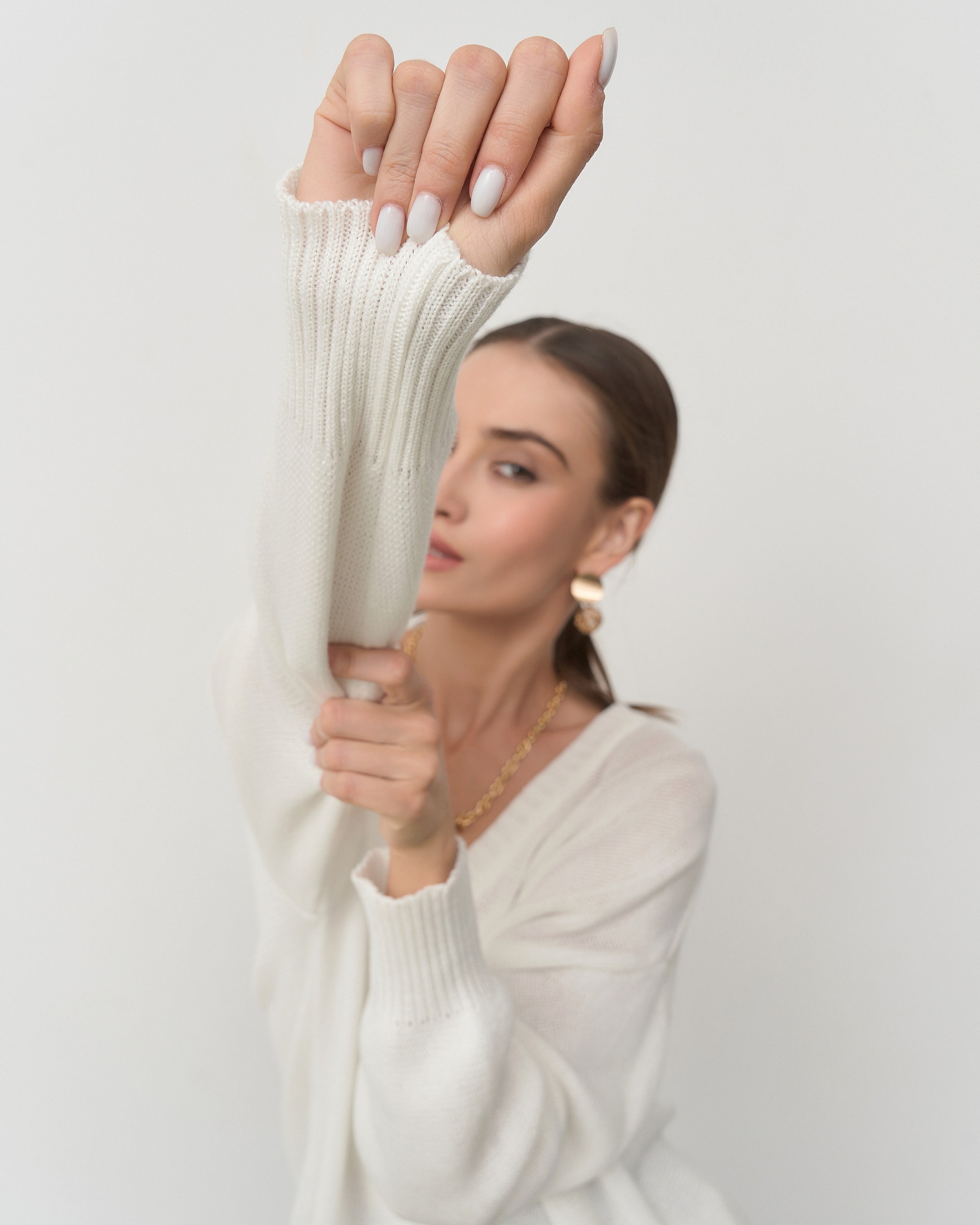 Креативный ракурс сверху - динамичный кадр для lookbook