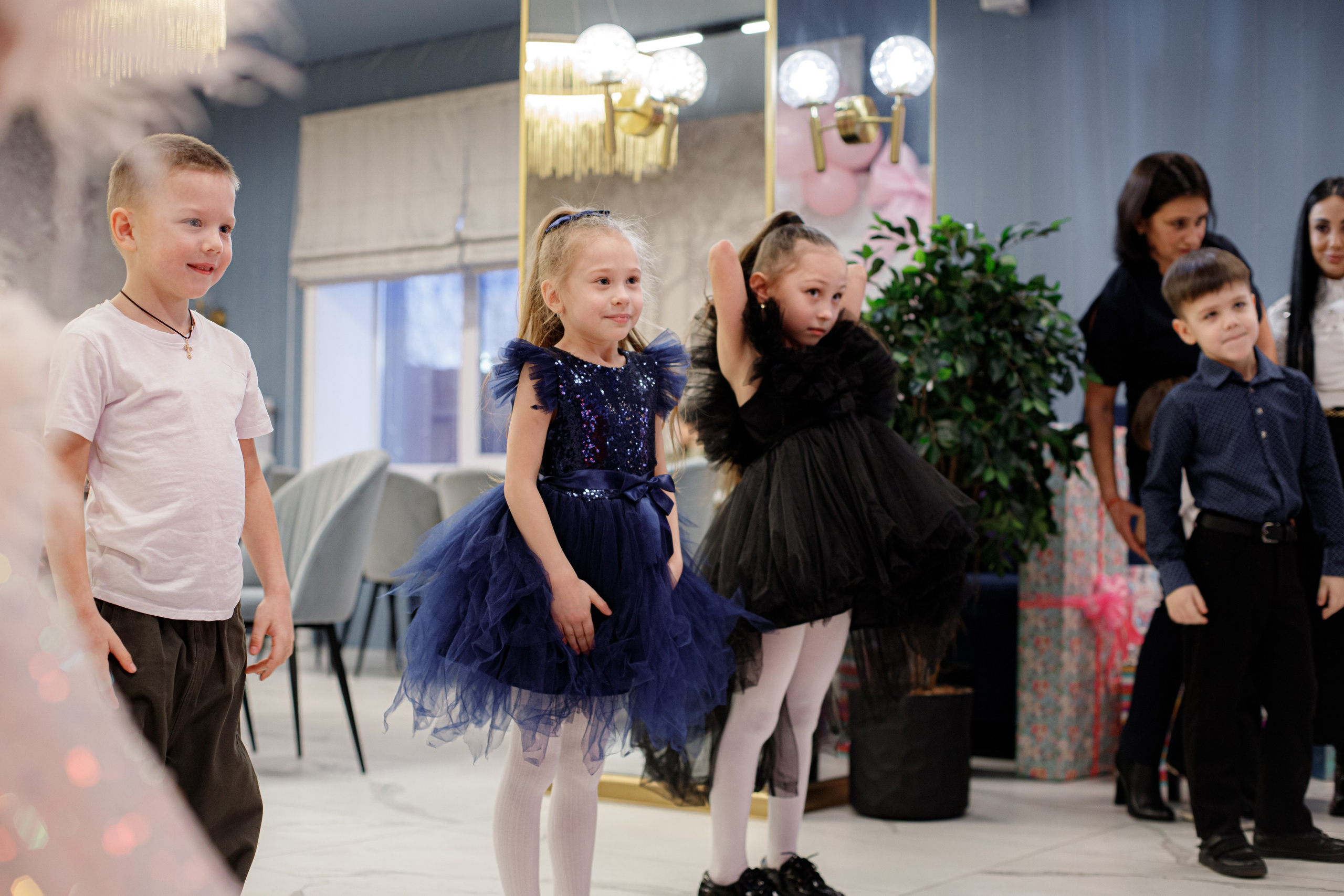 ASIA'S BIRTHDAY PARTY. Photokarish