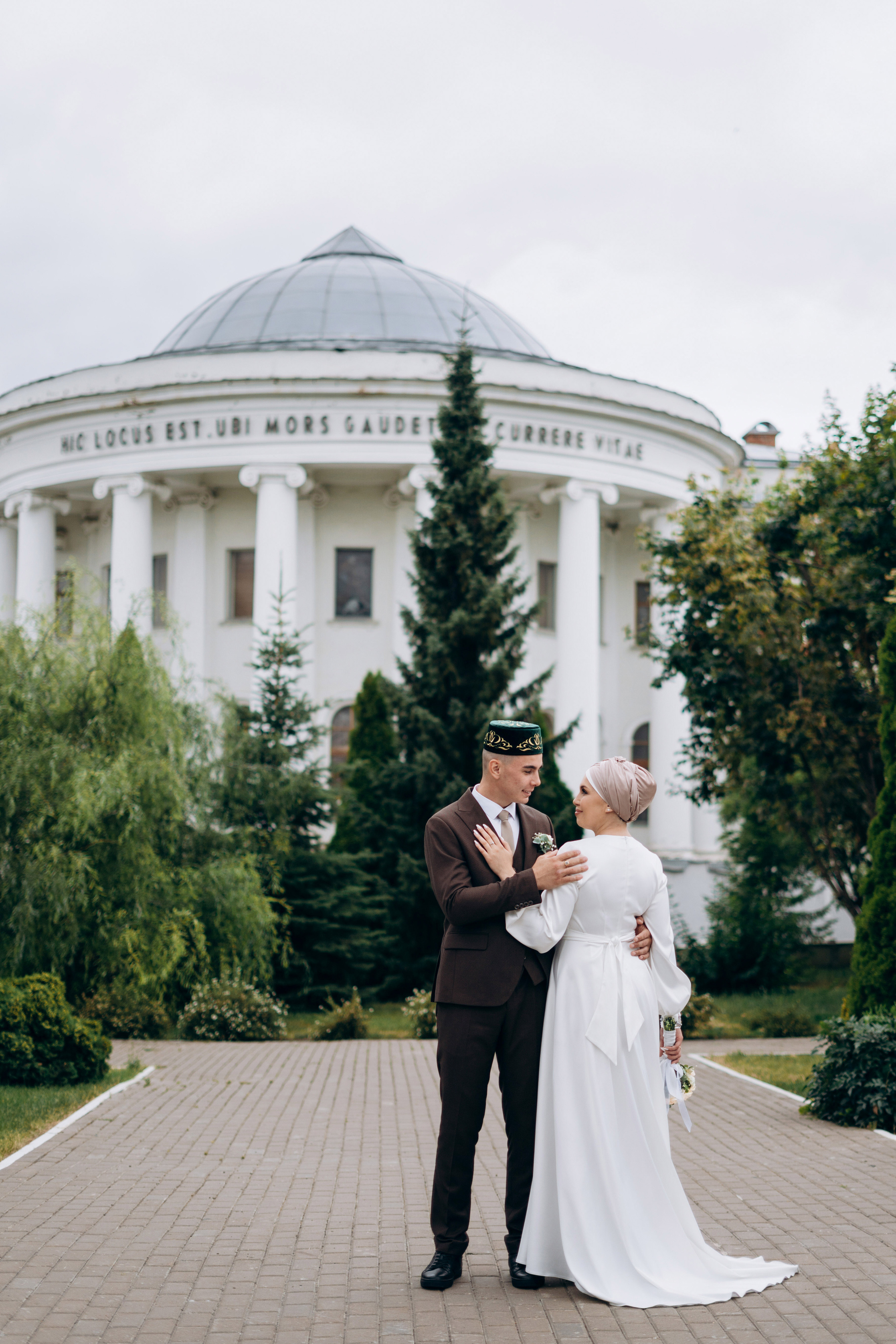 фотосессия на никах в дворике КФУ, свадебный фотограф Казань