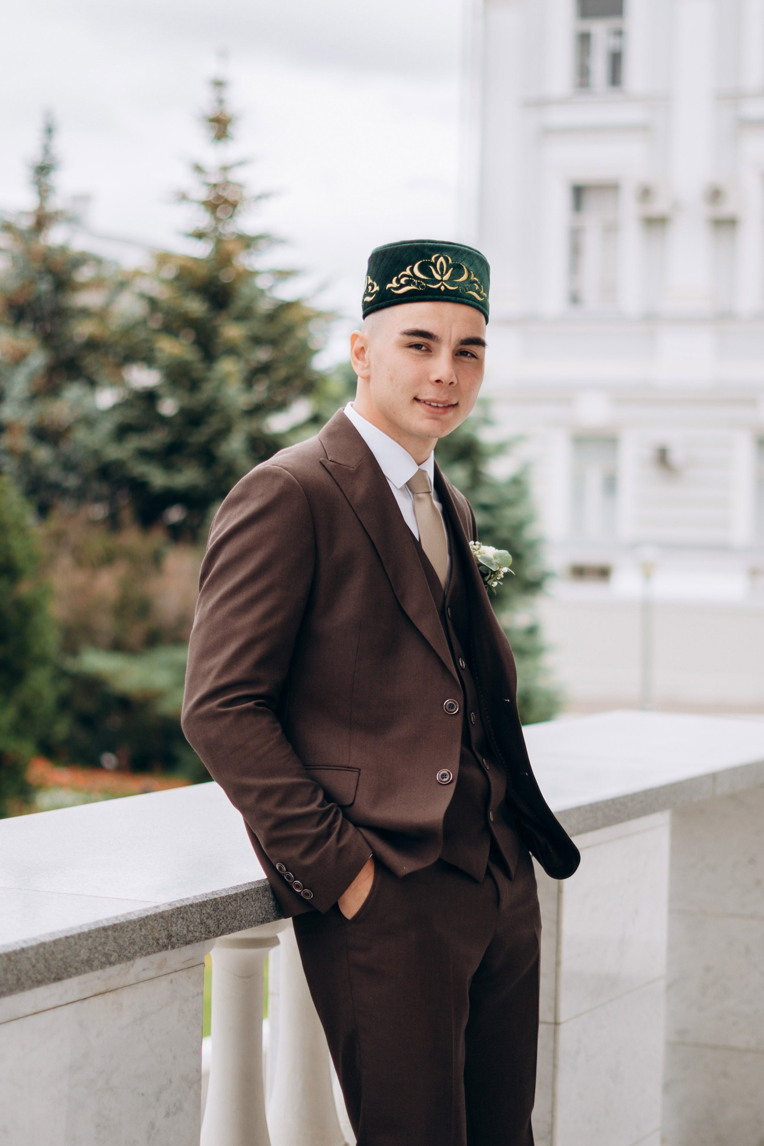 портрет жениха в тюбетейке, свадебный фотограф Казань