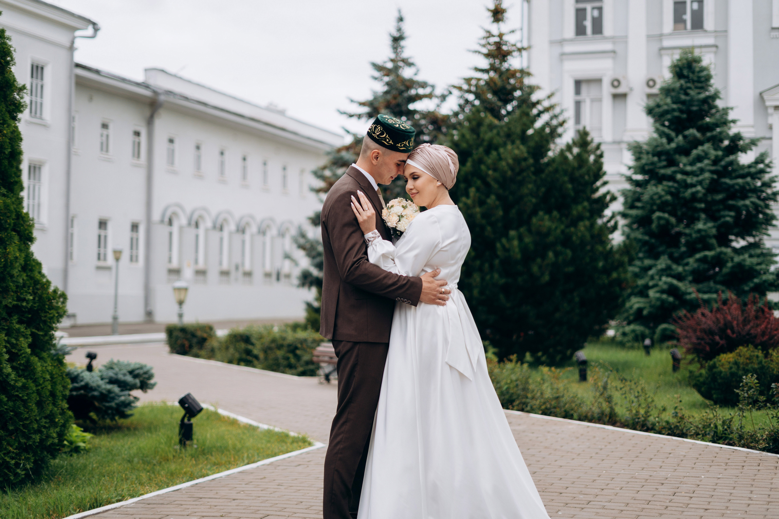 свадебная фотосессия в дворике КФУ, свадебный фотограф Казаньсвадебная фотосессия в дворике КФУ, свадебный фотограф Казань