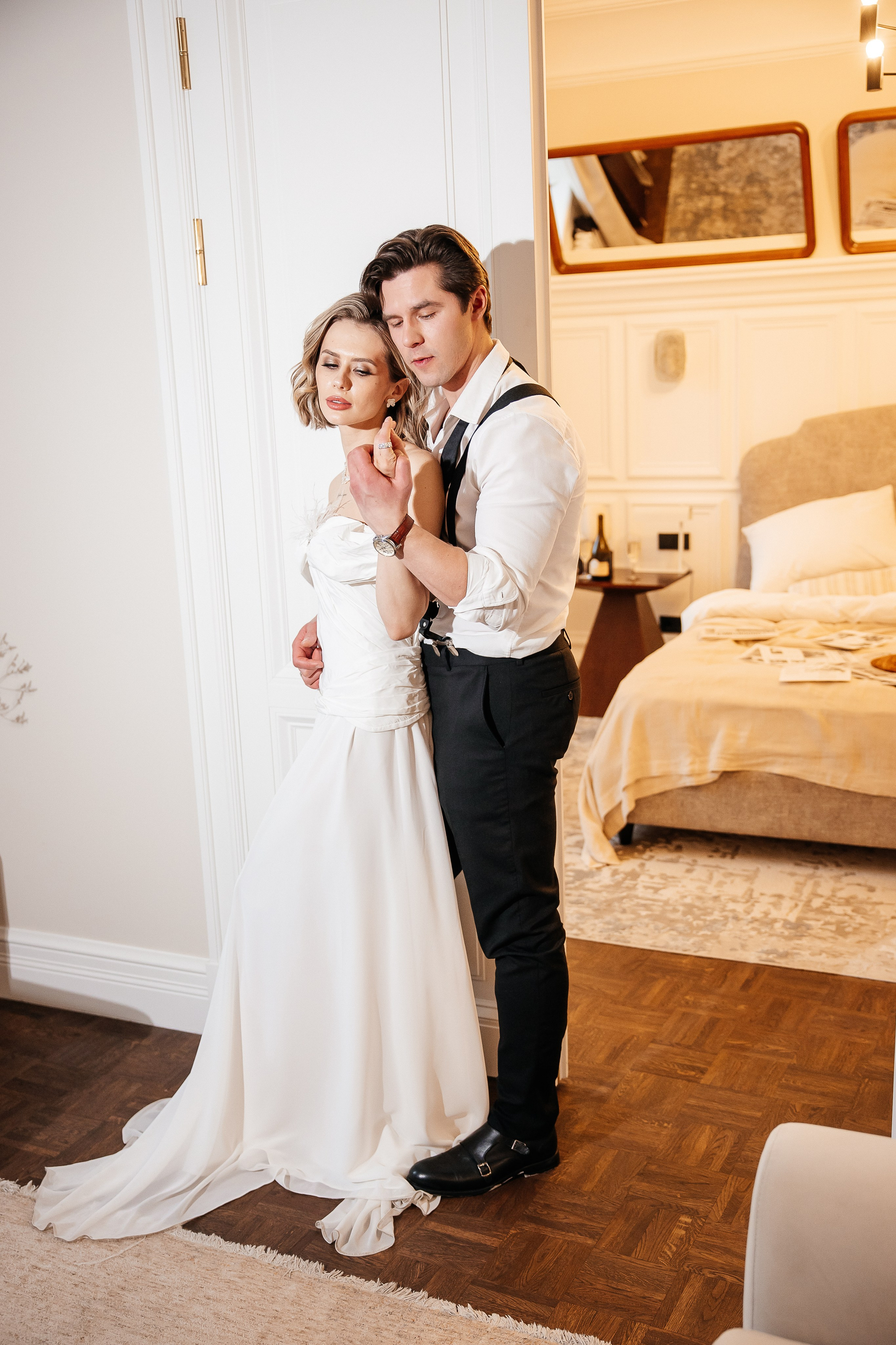 Утро жениха и невесты в отеле. Свадебный и семейный фотограф в Москве Красинская Мария