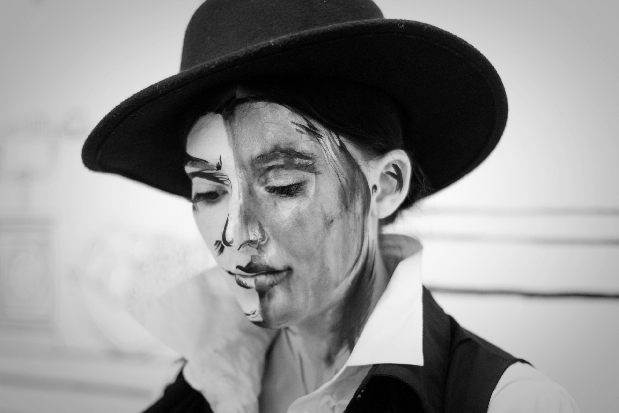 Черно-белое кафе