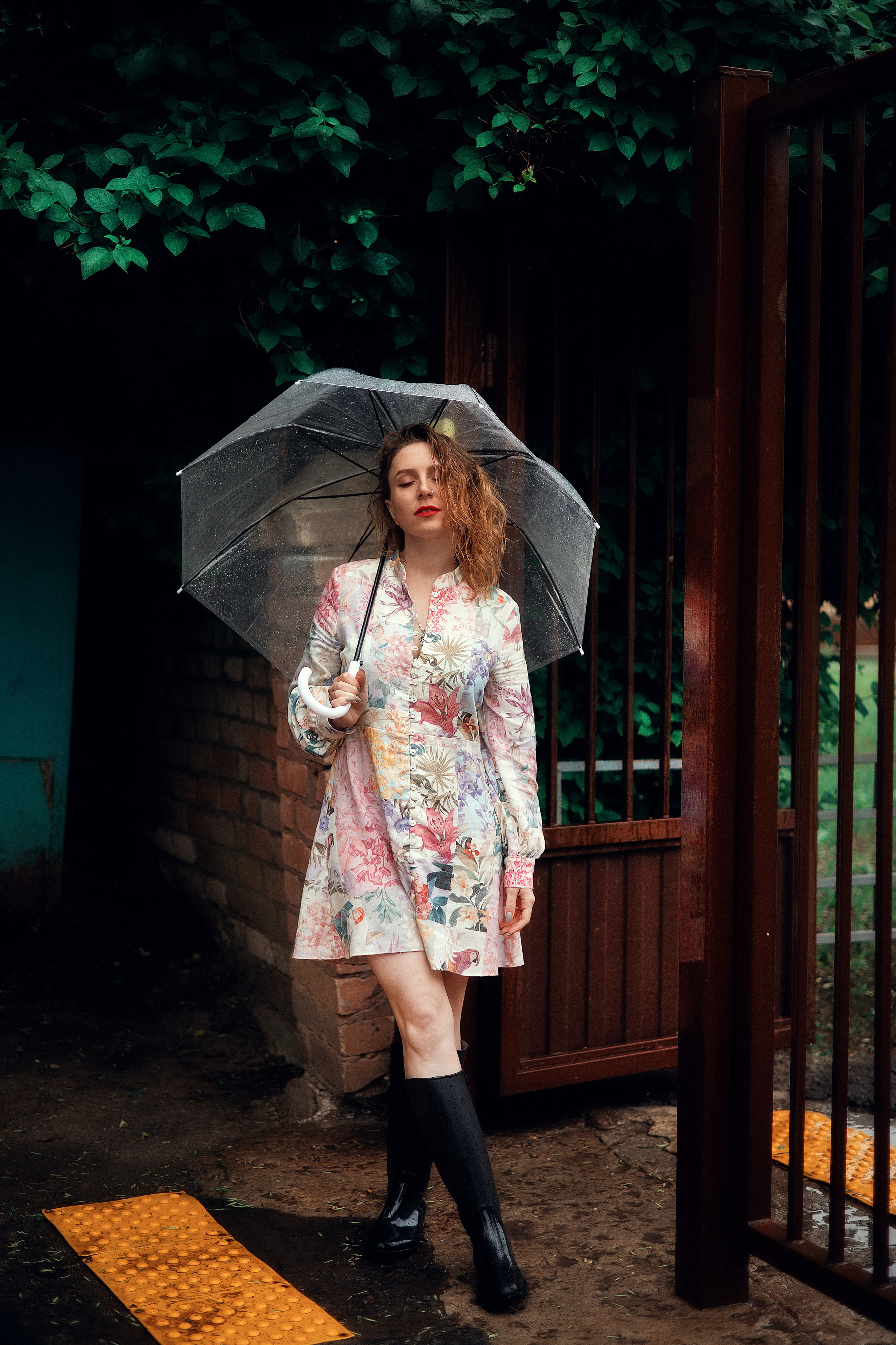 Настя под дождем. Ваш фотограф в г. Волгоград и по всей России Севастьянова Ульяна