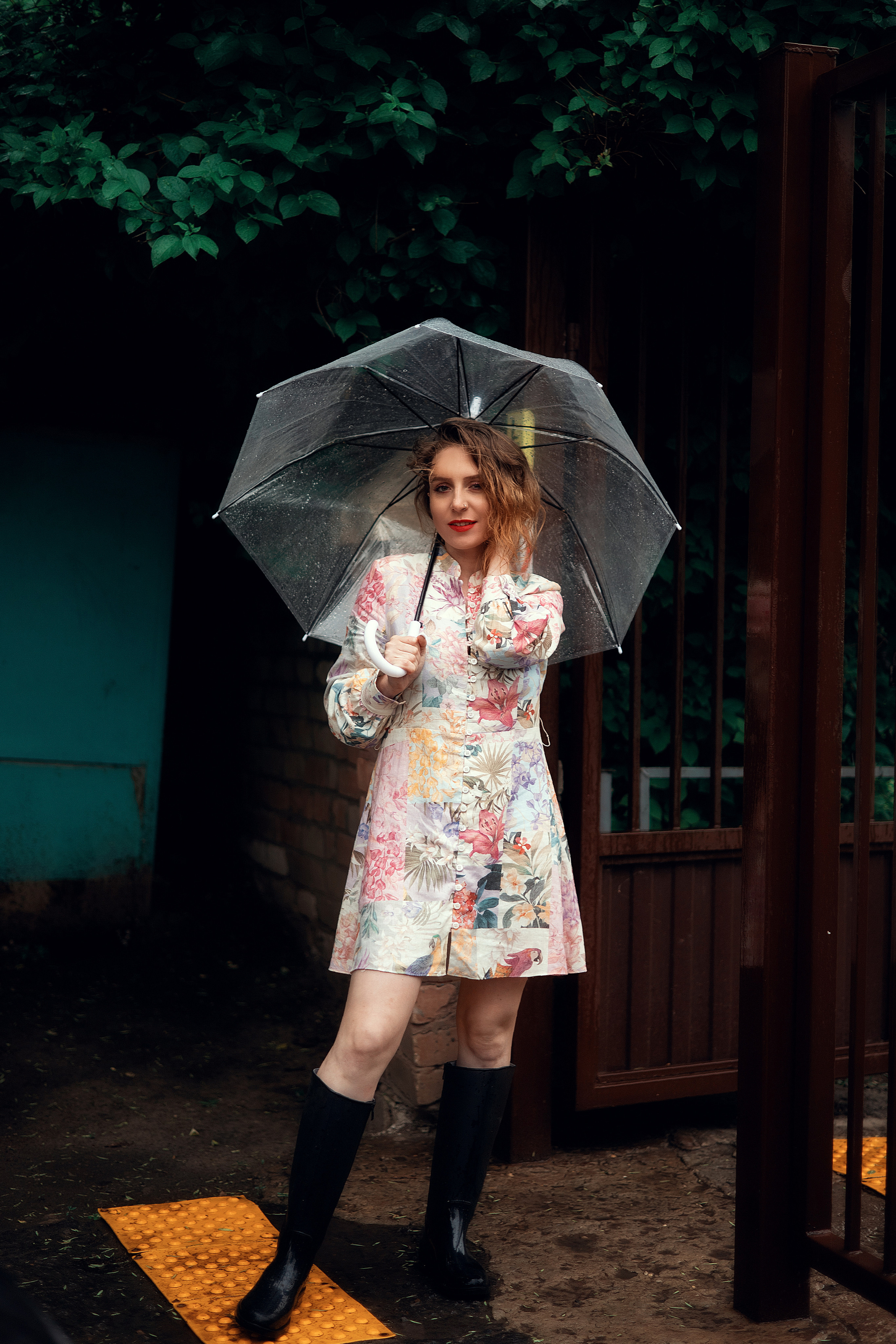 Настя под дождем. Ваш фотограф в г. Волгоград и по всей России Севастьянова Ульяна