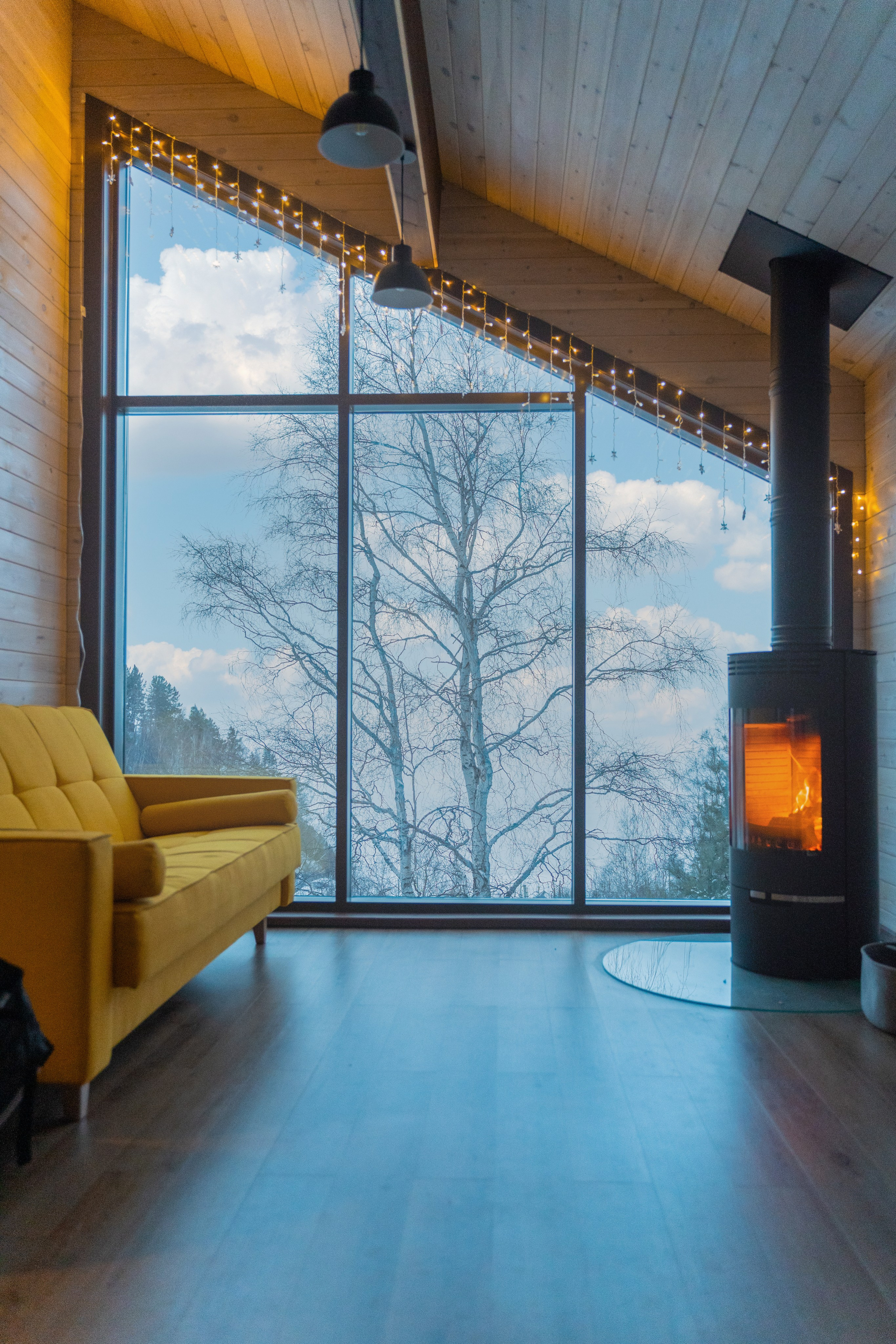 Интерьерная съемка частного гостевого дома. Занимаюсь профессиональной фотографией и живу рядом с Байкалом. Работаю в разных жанрах