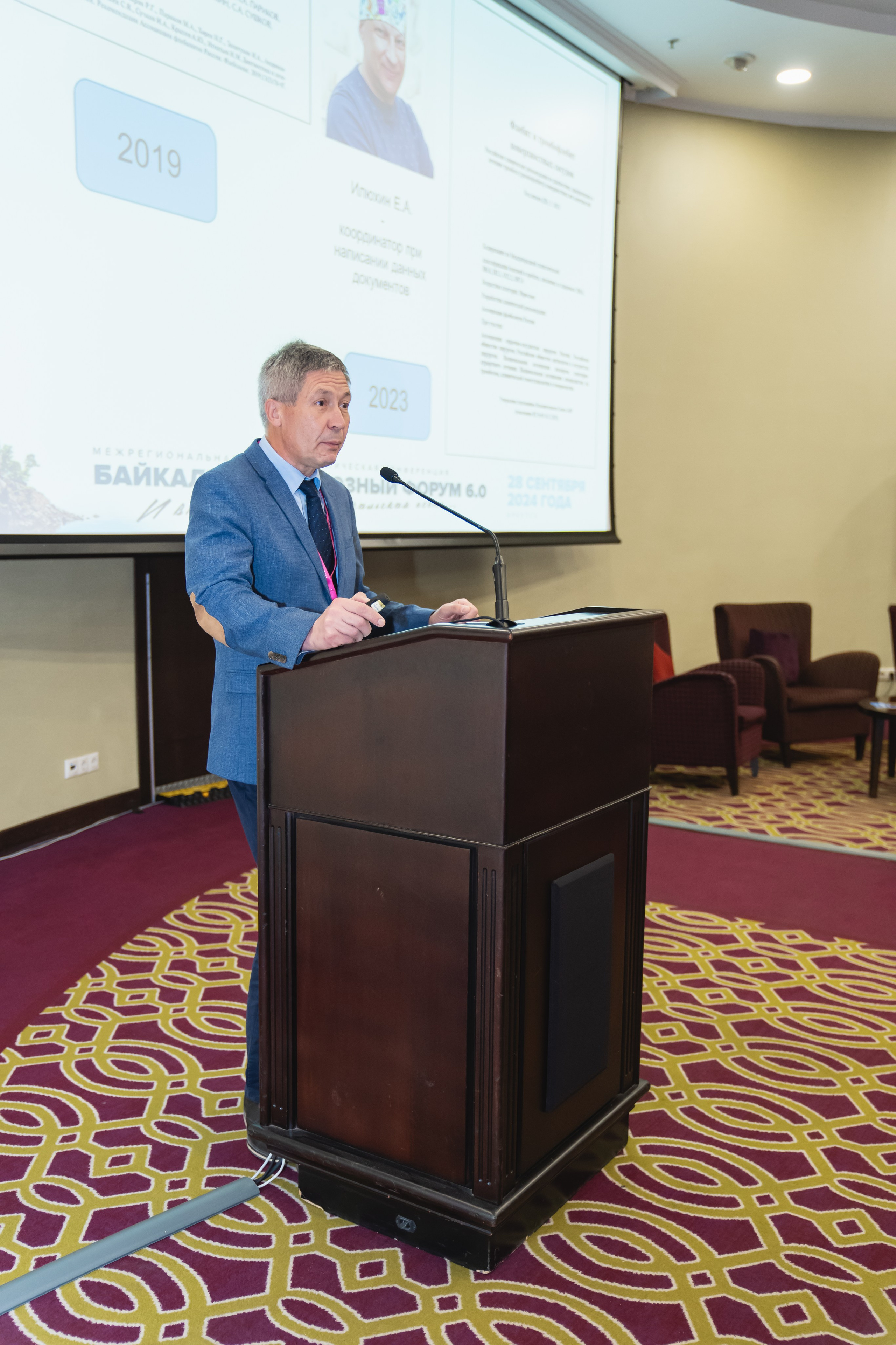 Фотосессия форумов, конференций. Занимаюсь профессиональной фотографией и живу рядом с Байкалом. Работаю в разных жанрах