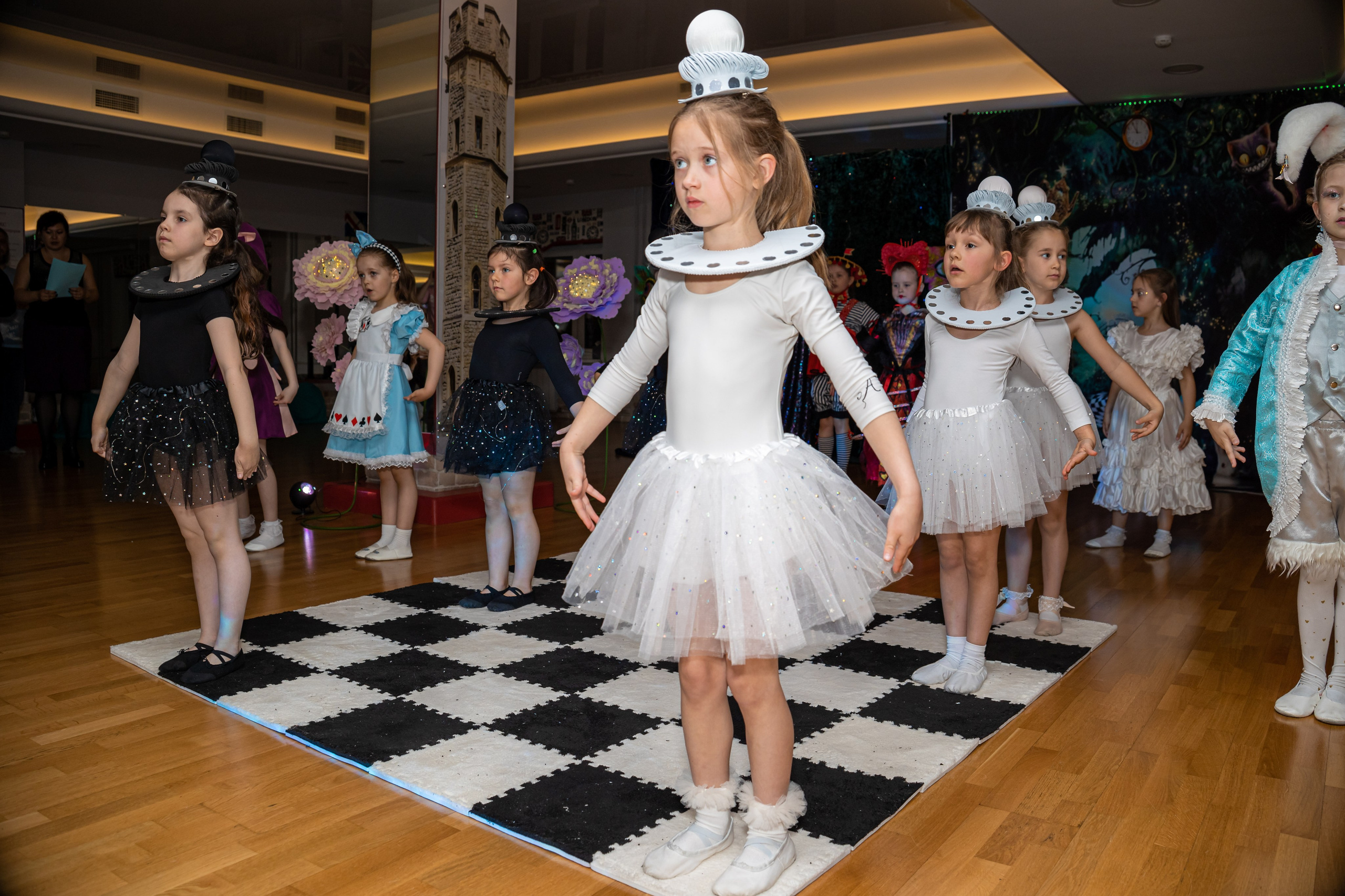 Фотосъемка детского выступления «Алиса в стране чудес». Ирина Носова - семейный и детский фотограф