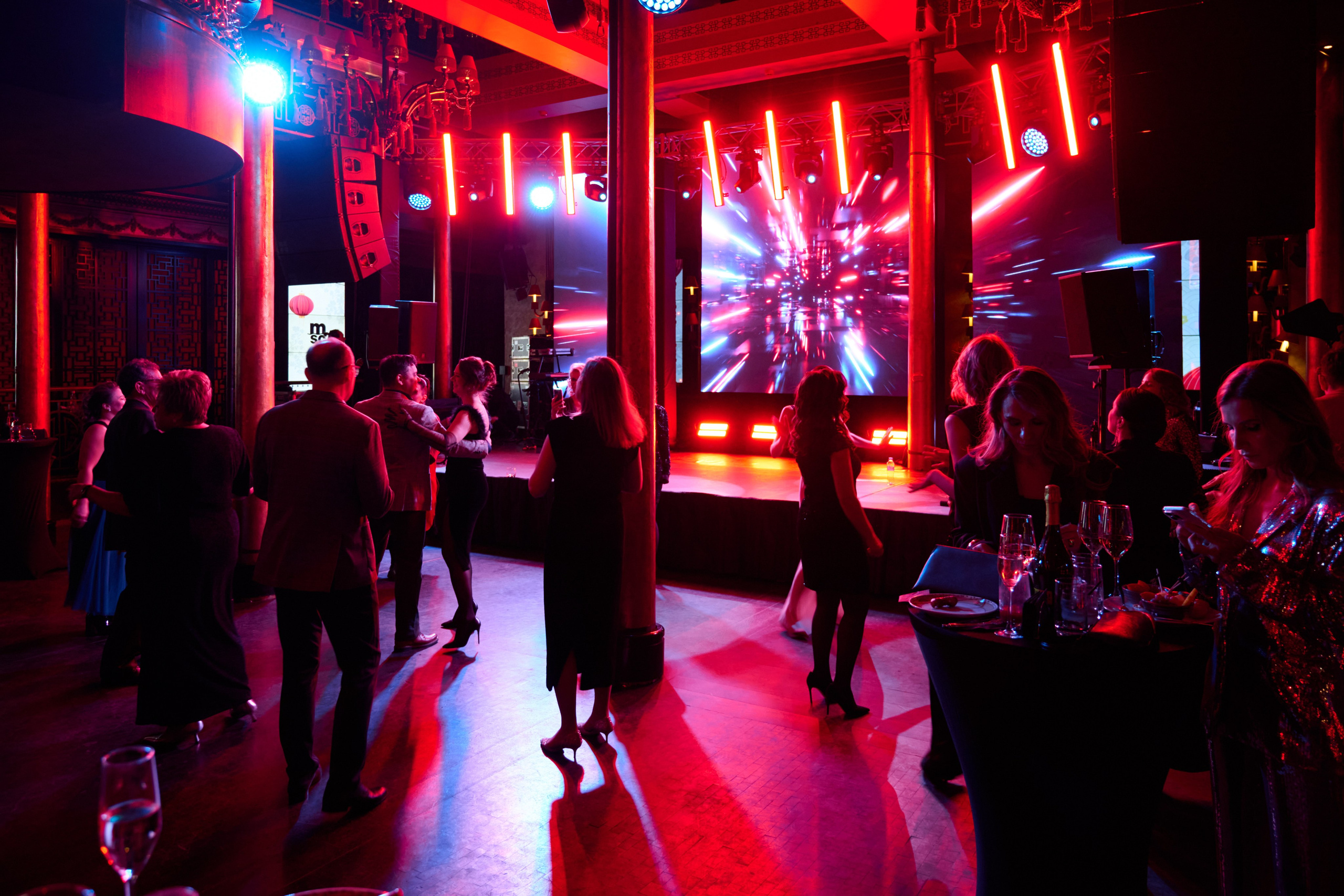 Репортажная съёмка корпоратива и концерта Елки в Петербурге и Москве