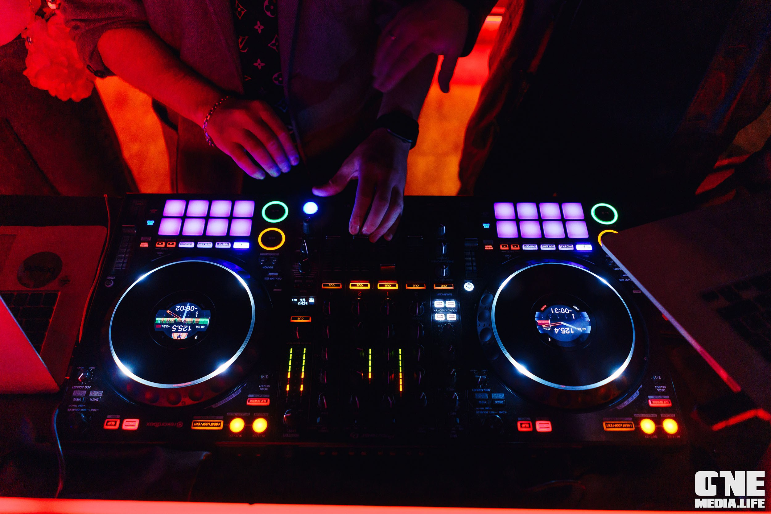 Фоторепортаж из Secret. One Media Life: фоторепортажи, фотоотчеты с мероприятий и заведений