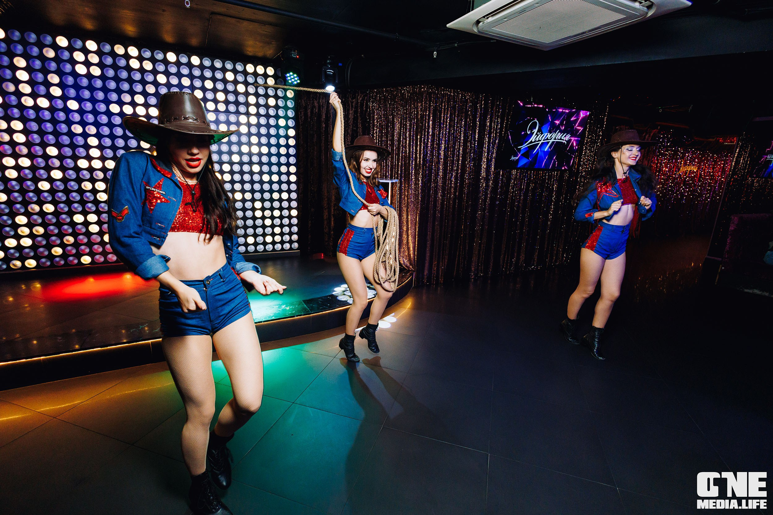 Фоторепортаж из караоке-клуба Эйфория. One Media Life: фоторепортажи, фотоотчеты с мероприятий и заведений