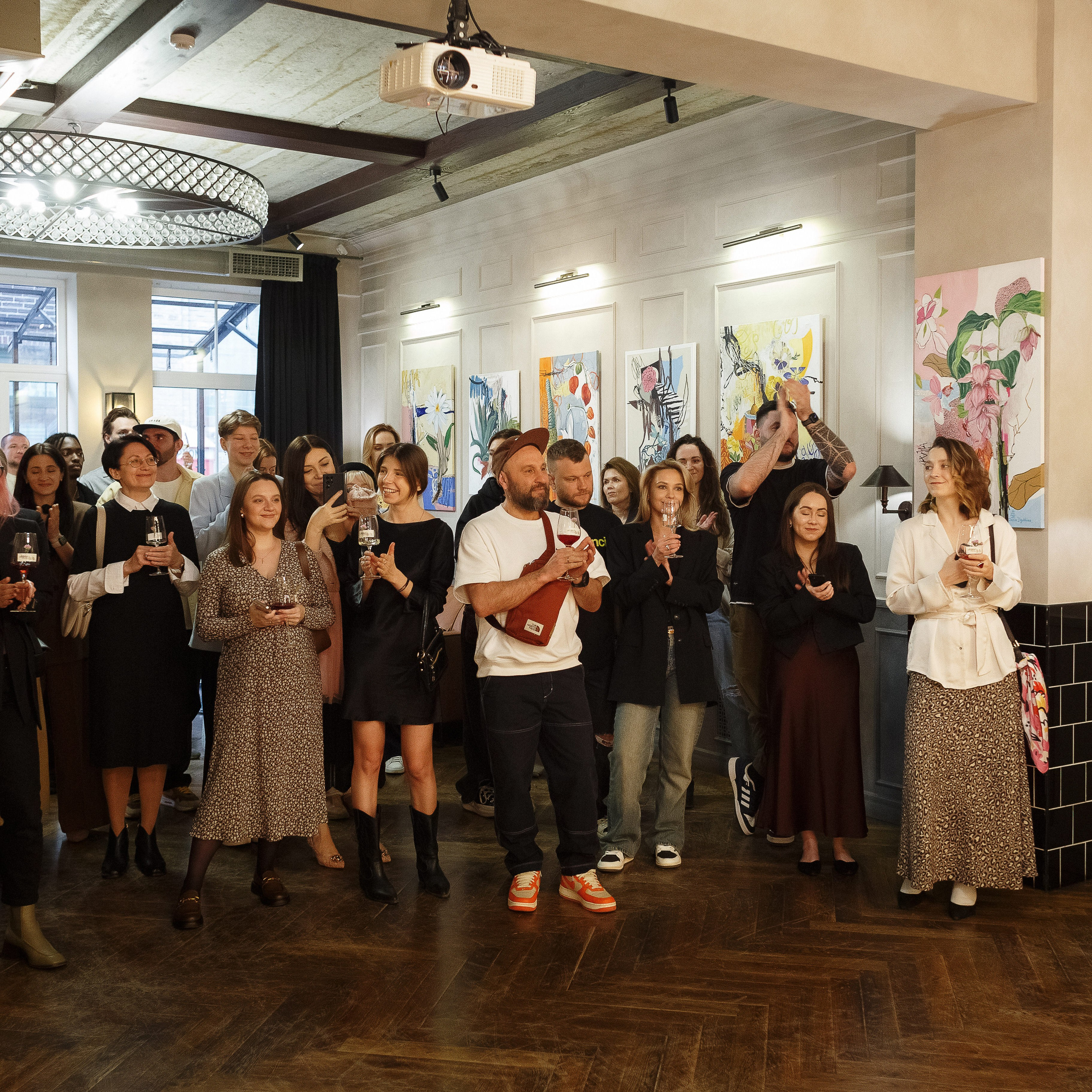 Искусство и утонченность: выставка в Мадам Куку в Таганроге. Свадебный и семейный фотограф в Таганроге Бакарюк Антон