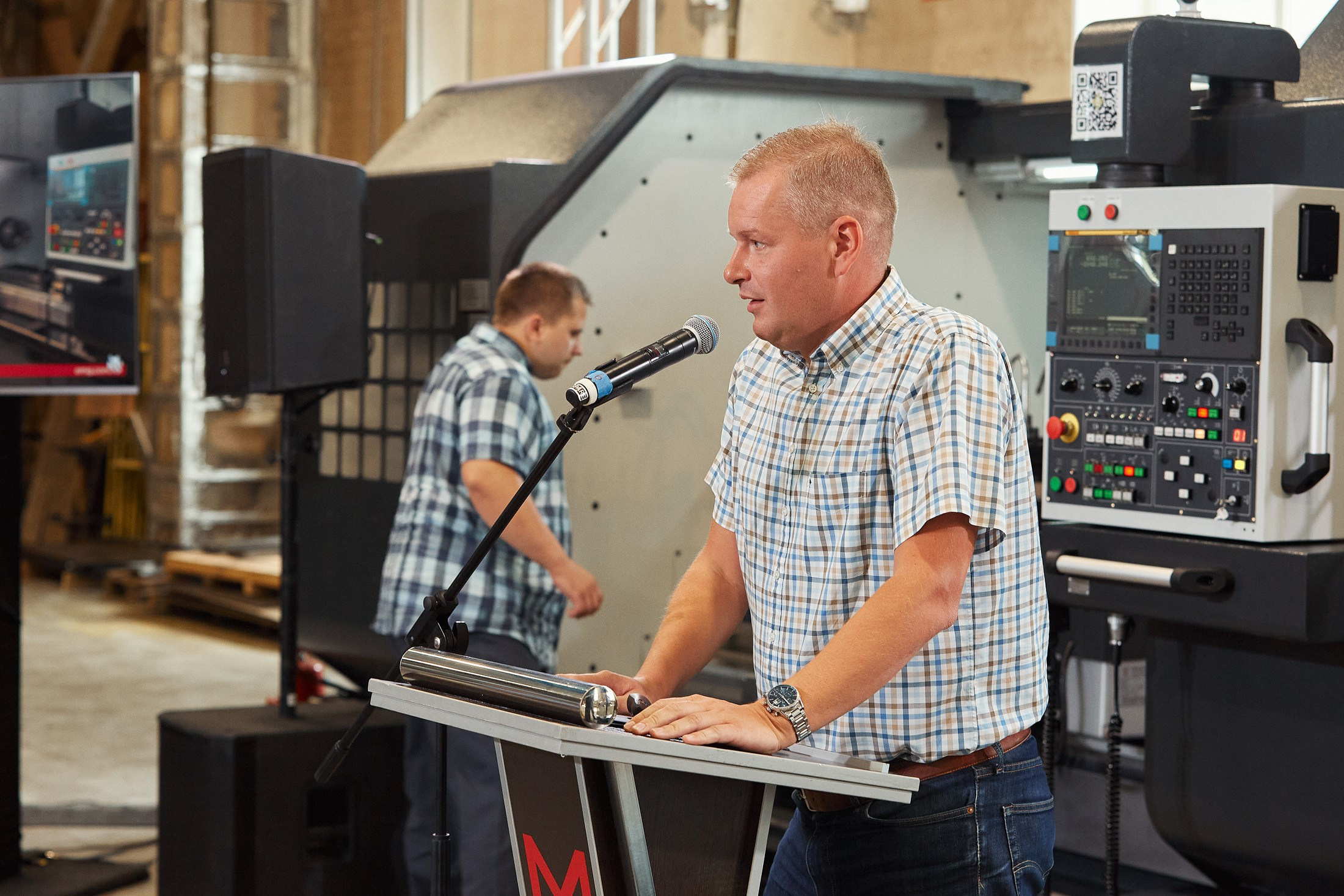 EMG / Международный форум / Презентация нового высокоточного станка. Антон Артюшин, портретный фотограф. Москва