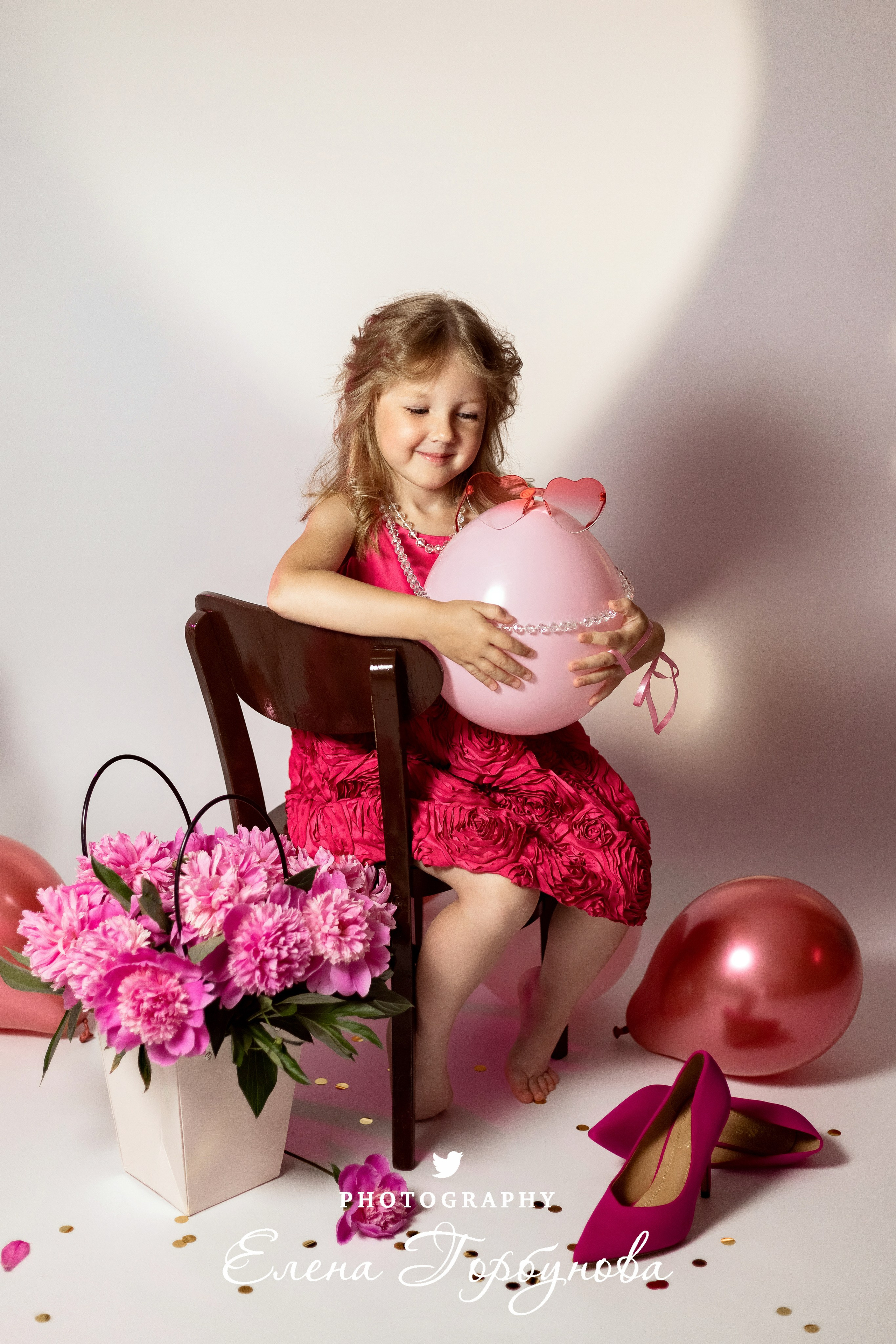 «Модница в розовом» В моей студии. Вероника и Александра. 2024. Фотограф Пермь. Свадьбы. Семья и дети, школа, д. сад. Фотокниги