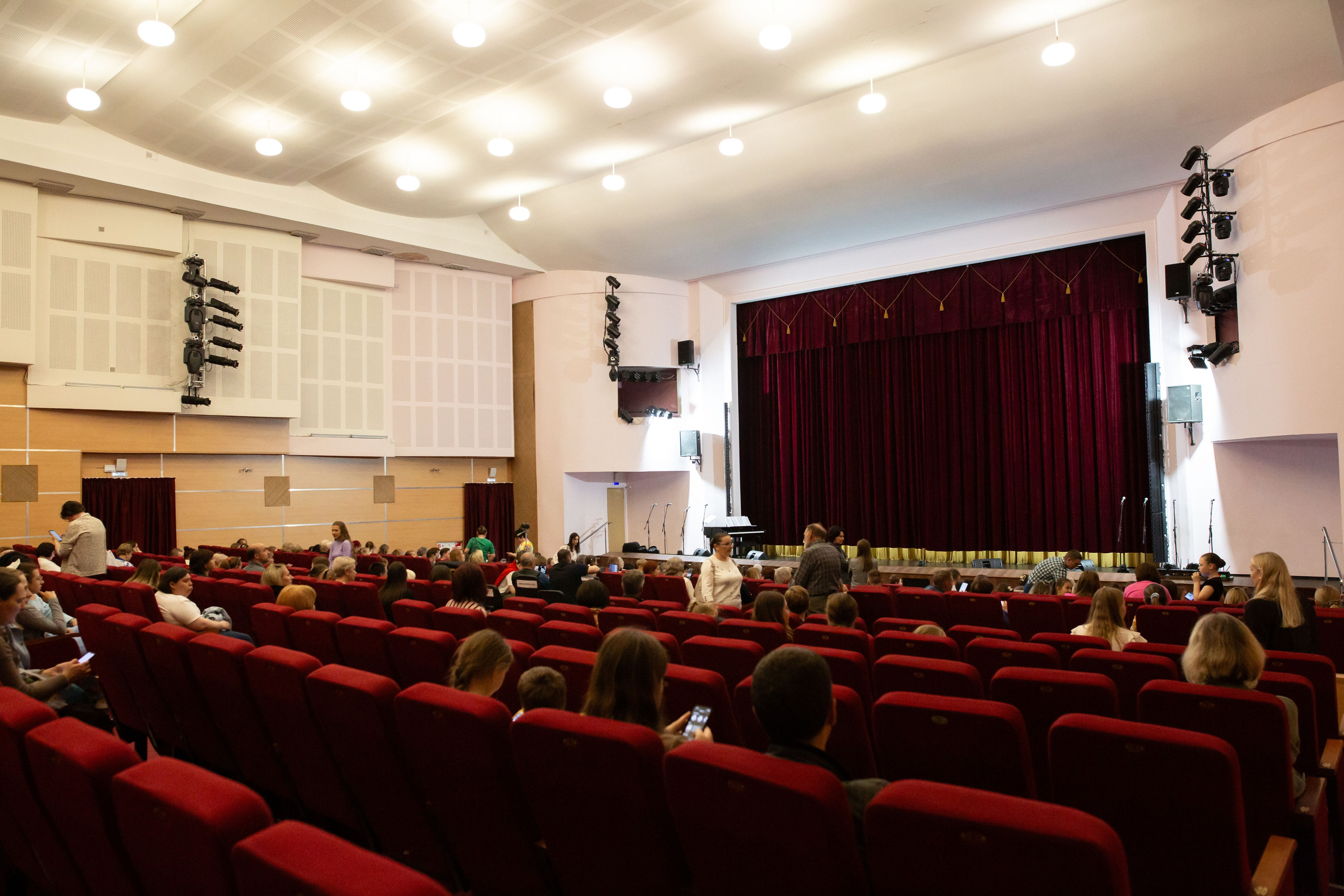 Дк Воровского отчетный концерт. Семейный и детский фотограф Анна Петракова