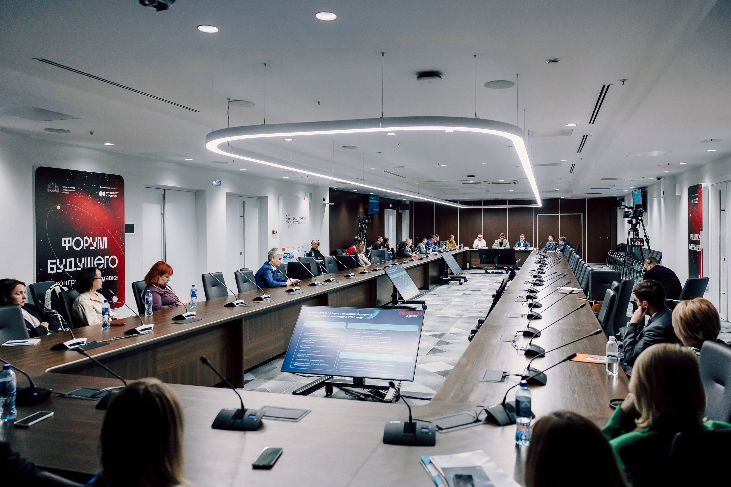 СКБ Контур — Форум будущего — Деловая программа. Лёшка Варзегов — фотограф